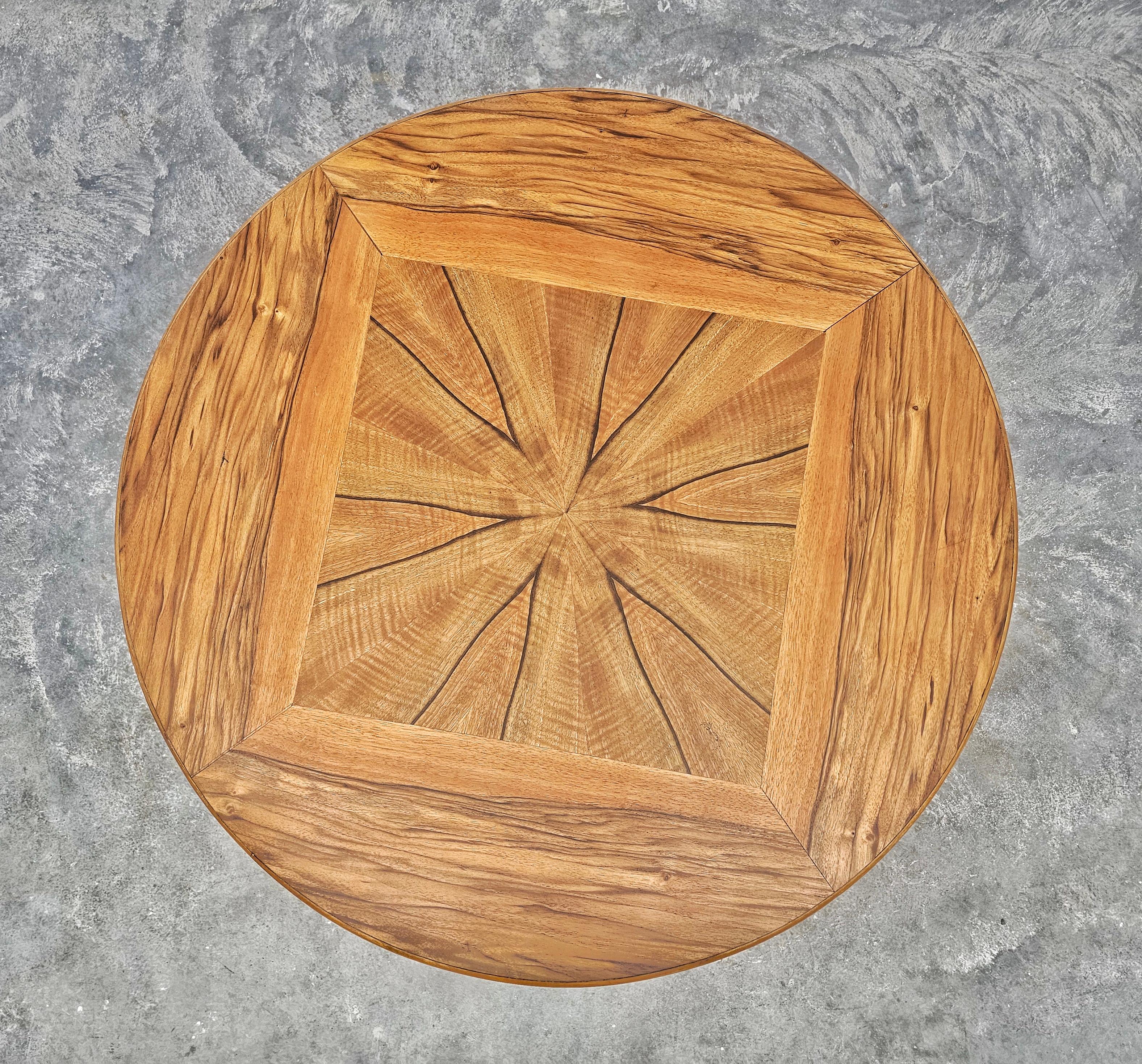 Art déco Rare Round  Table de cocktail ou d'appoint Art Déco en noyer, Autriche, années 1930 en vente