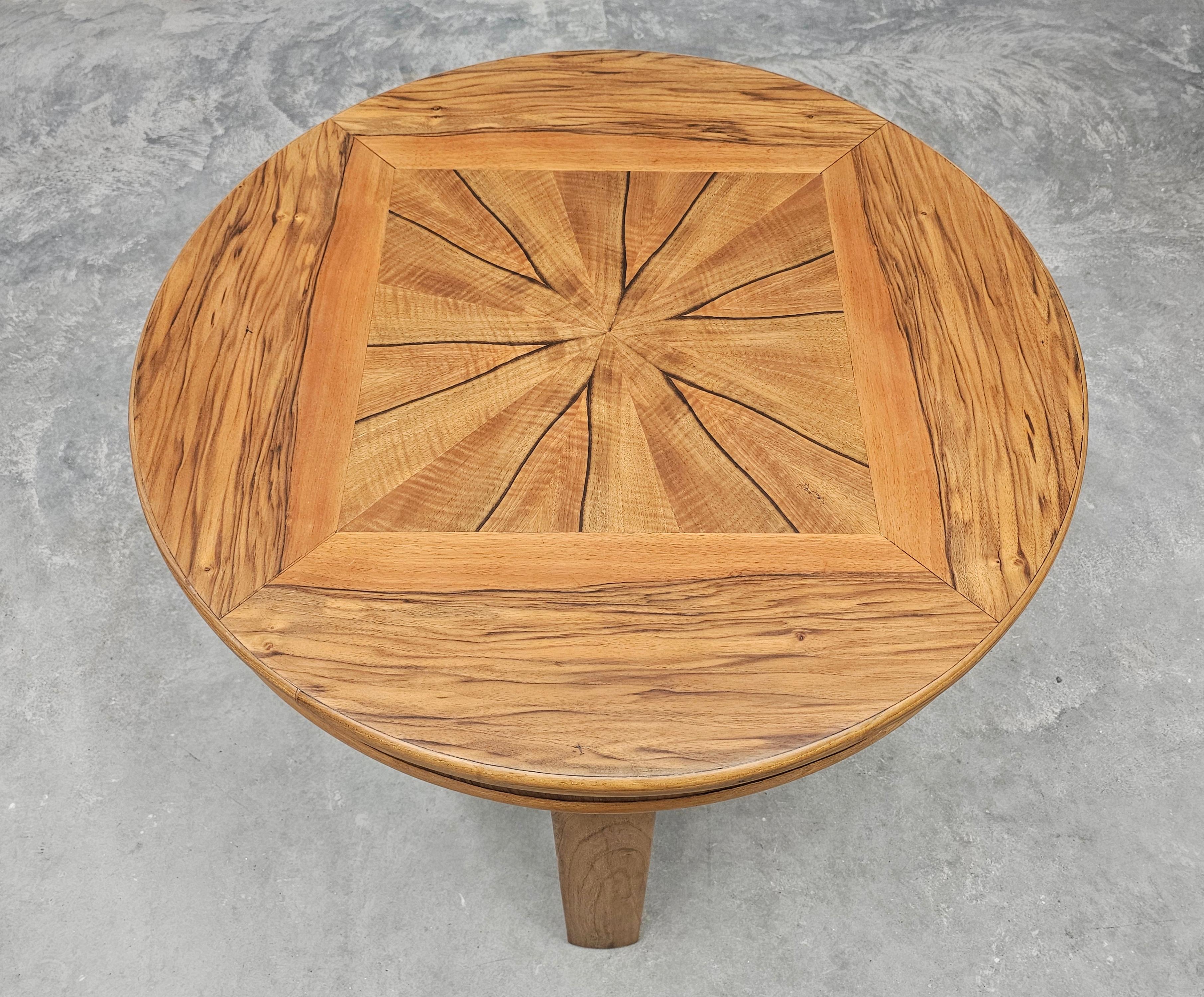 Autrichien Rare Round  Table de cocktail ou d'appoint Art Déco en noyer, Autriche, années 1930 en vente