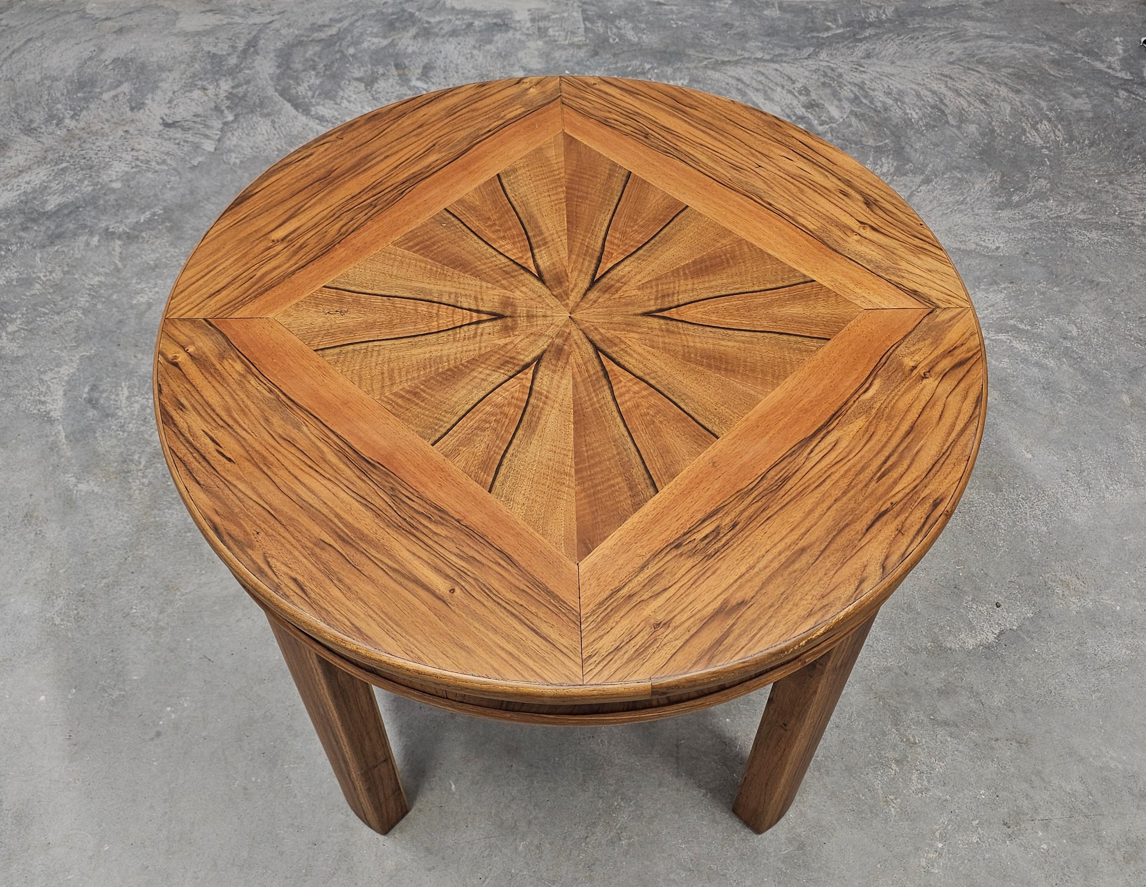 Rare Round  Table de cocktail ou d'appoint Art Déco en noyer, Autriche, années 1930 Bon état - En vente à Beograd, RS