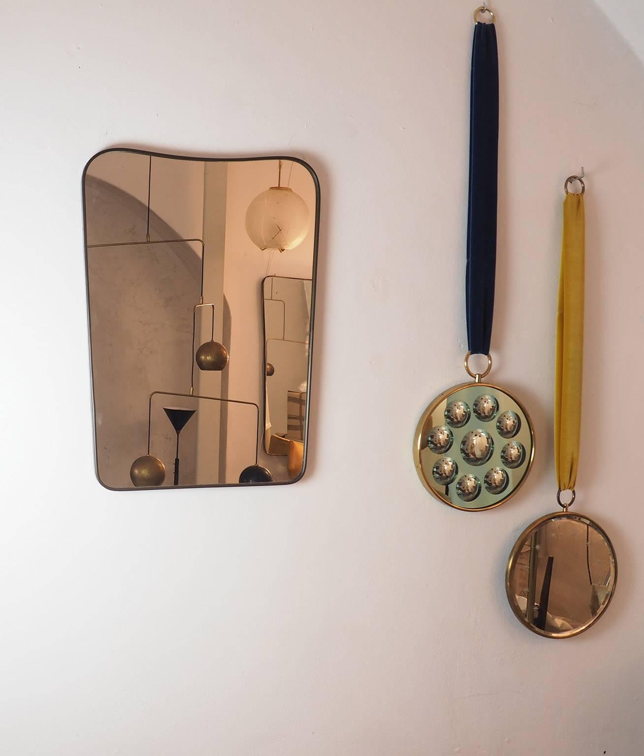 Fontana Arte Midcentury Wall Round Brass Mirror with Engraved Stars, Italy 1950s For Sale 2