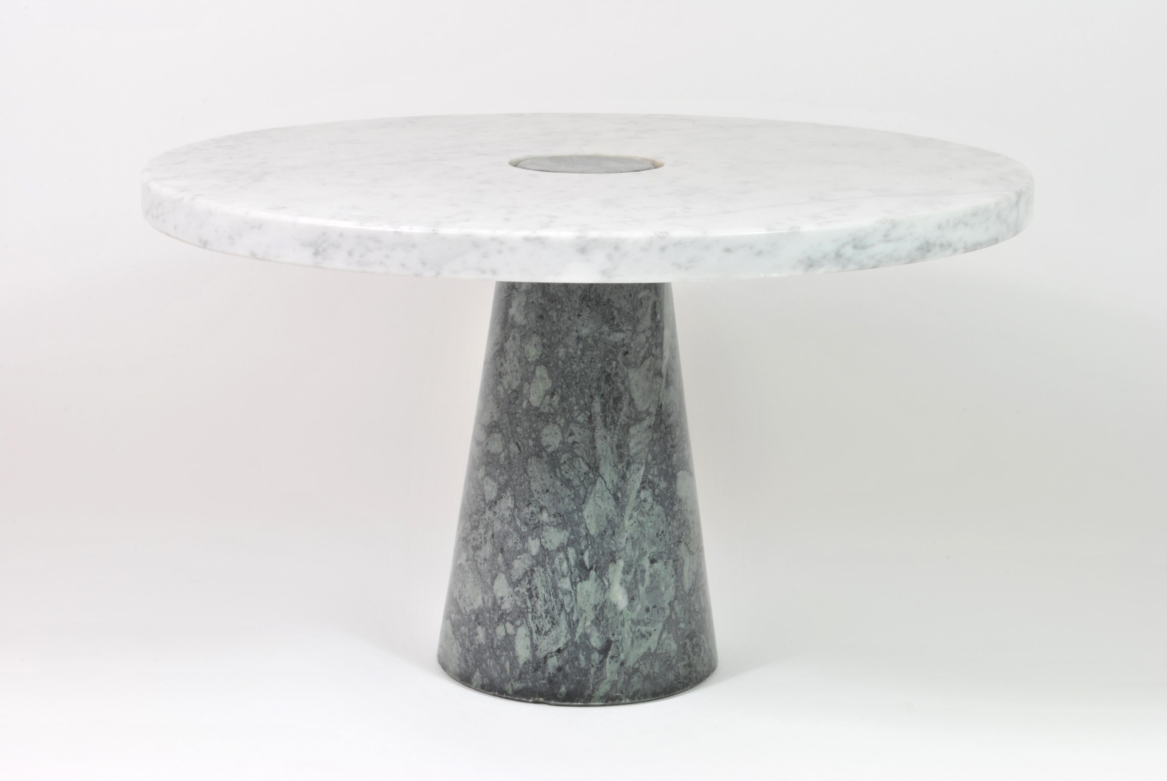 Rare round white and grey Carrara marble coffee table designed by Angelo Mangiarotti, 