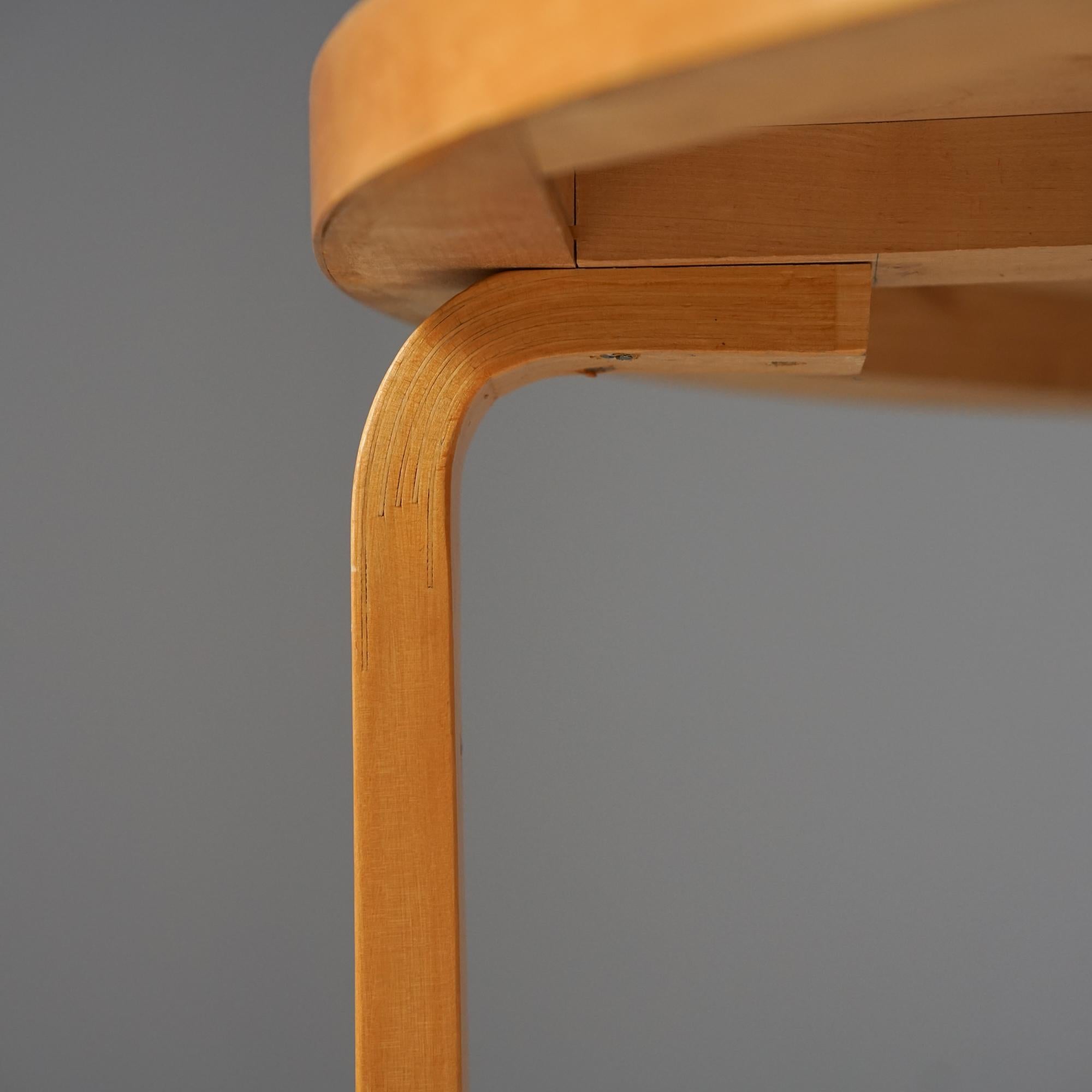 Birch Rare Round Dining Table, Alvar Aalto, Oy Huonekalu- ja Rakennustyötehdas Ab, 50s For Sale