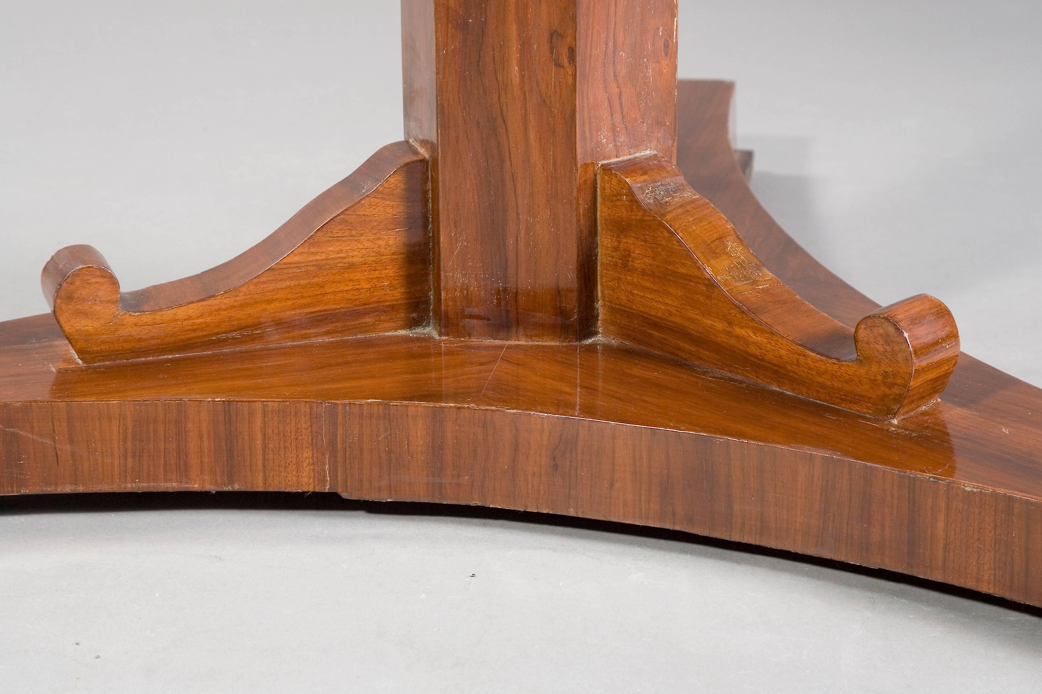 German Rare Round Folding Table in antique Biedermeier Style Mahogany veneer For Sale