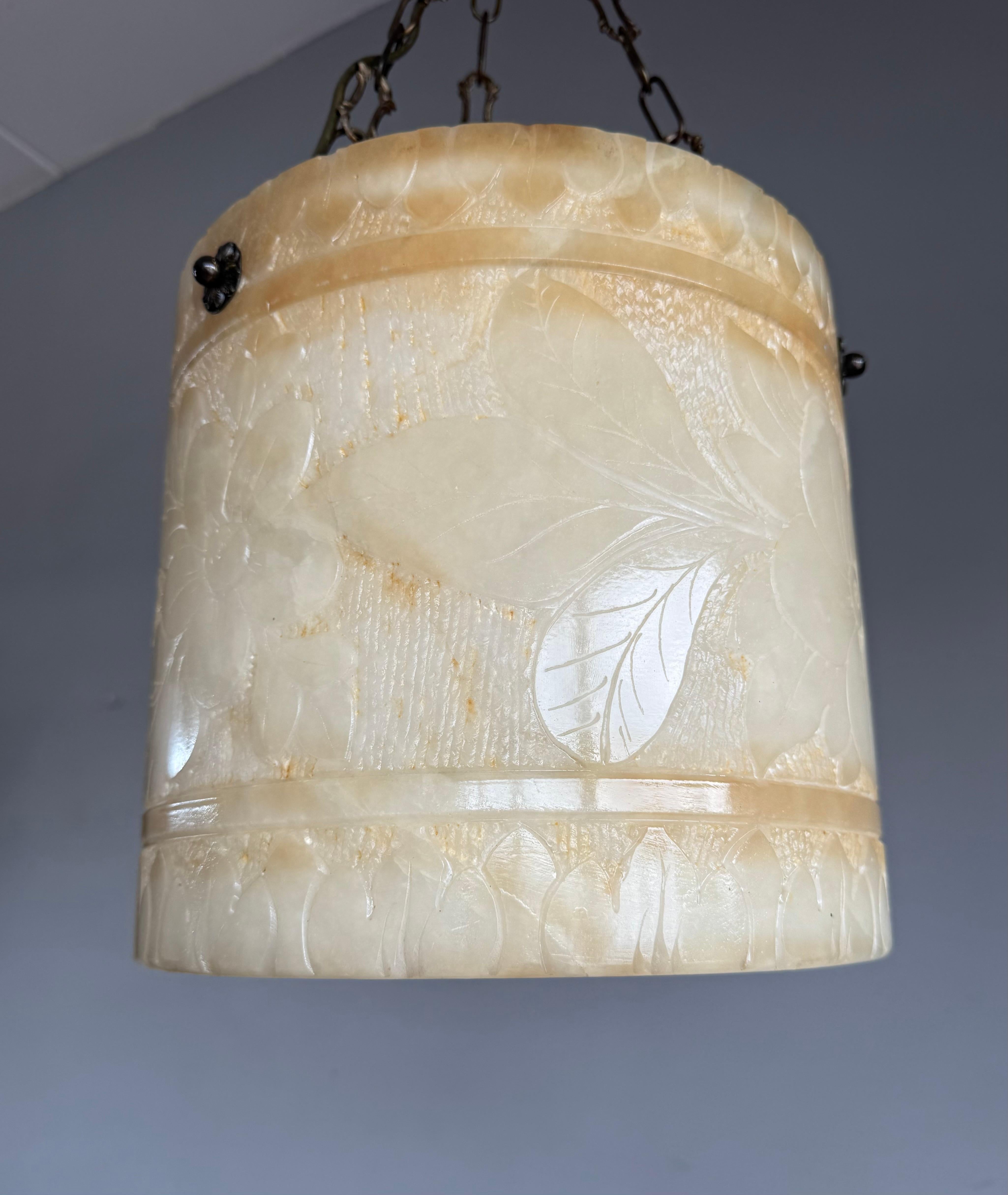 Seltene runde Alabaster-Pendelleuchte in runder Form  / Laterne Midcentury Modern Ära (Handgeschnitzt) im Angebot