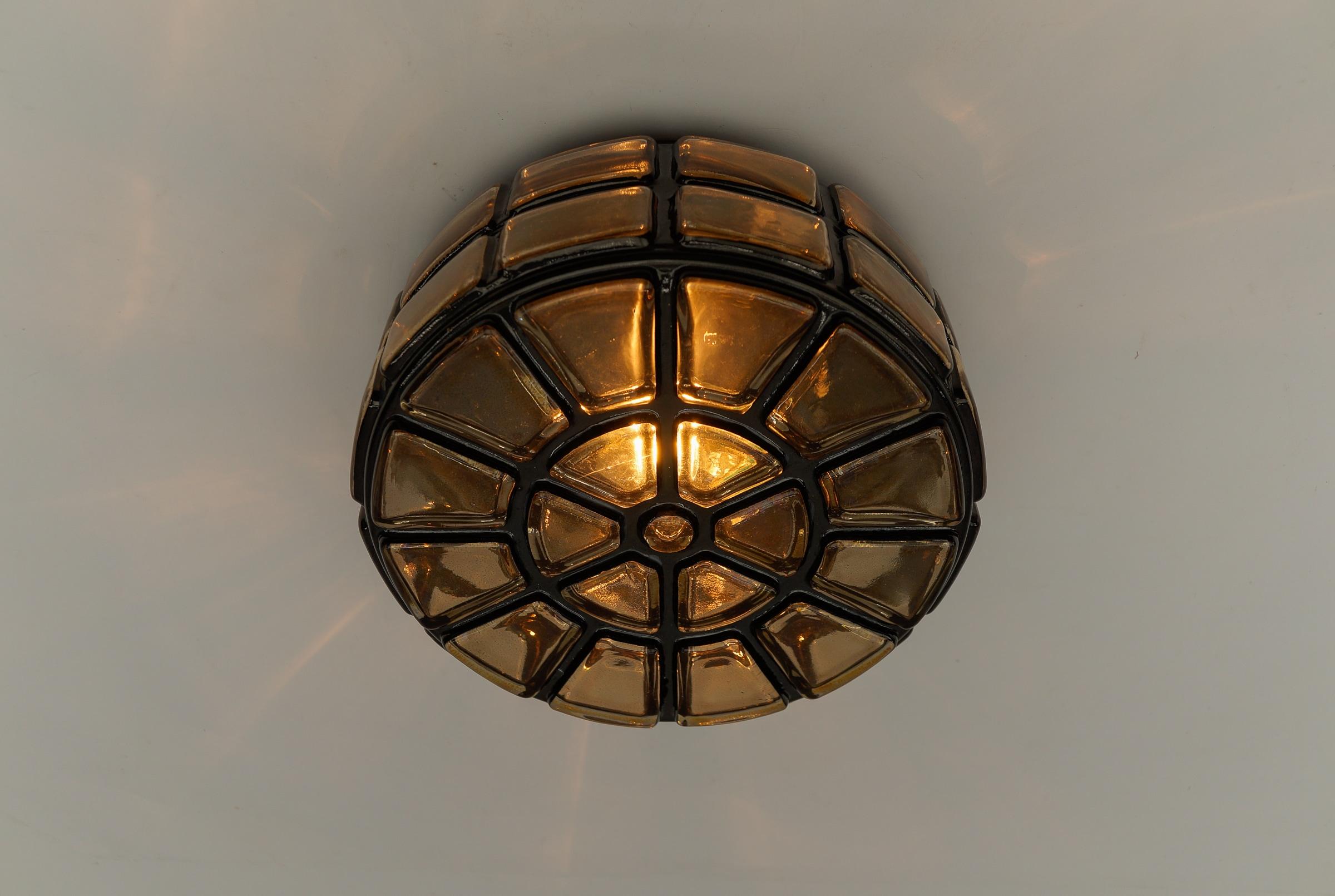 Mid-Century Modern Rare lampe à pince ronde en verre fumé 