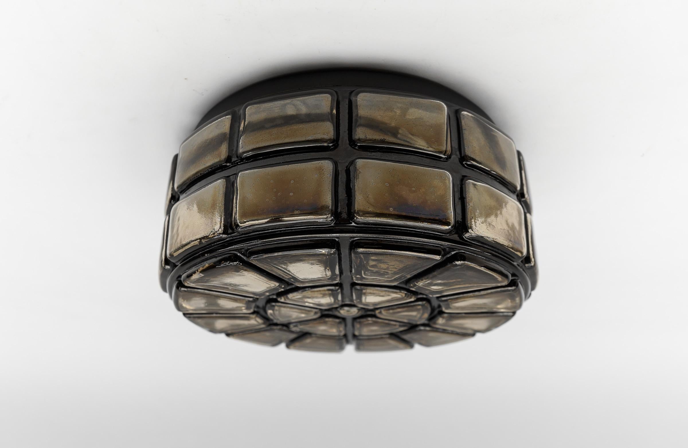 Milieu du XXe siècle Rare lampe à pince ronde en verre fumé 