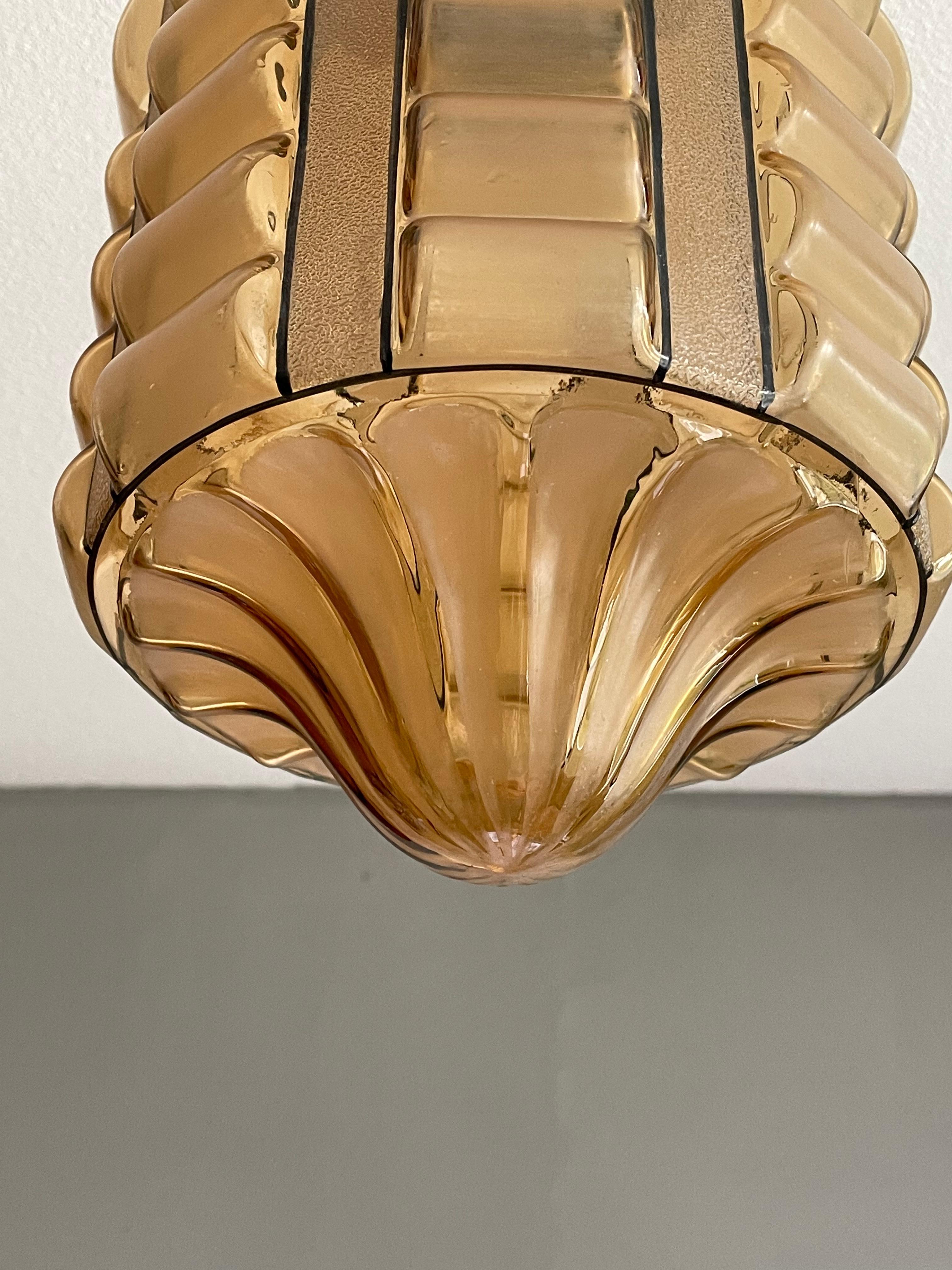 Rare Rounded Geometrical Design Art Deco Pendant Light with Brass Chain & Canopy In Excellent Condition In Lisse, NL