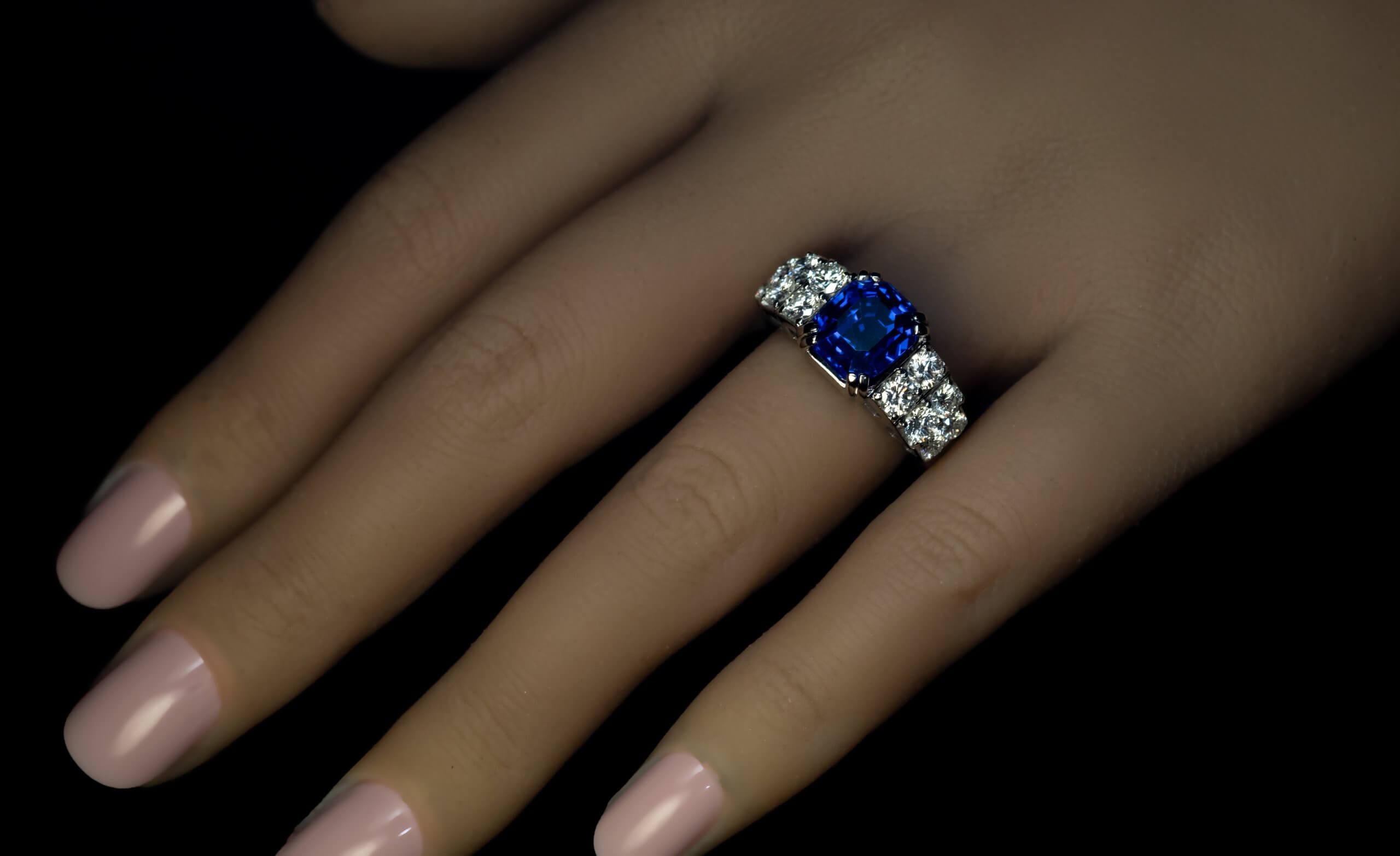 Rare Royal Blue 6.21 Ct Burma Sapphire Diamond Ring In Excellent Condition For Sale In Chicago, IL