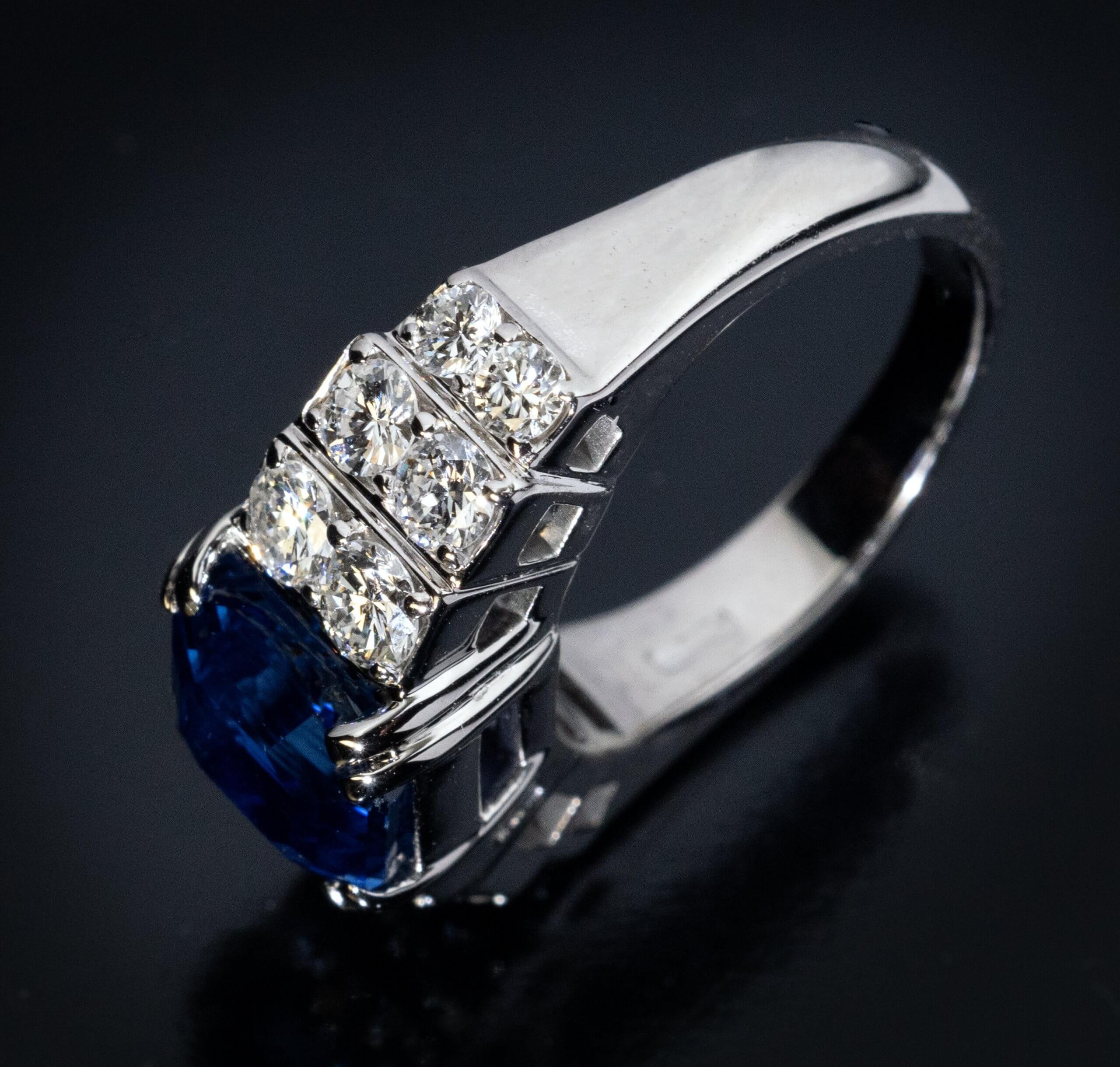 Women's Rare Royal Blue 6.21 Ct Burma Sapphire Diamond Ring For Sale