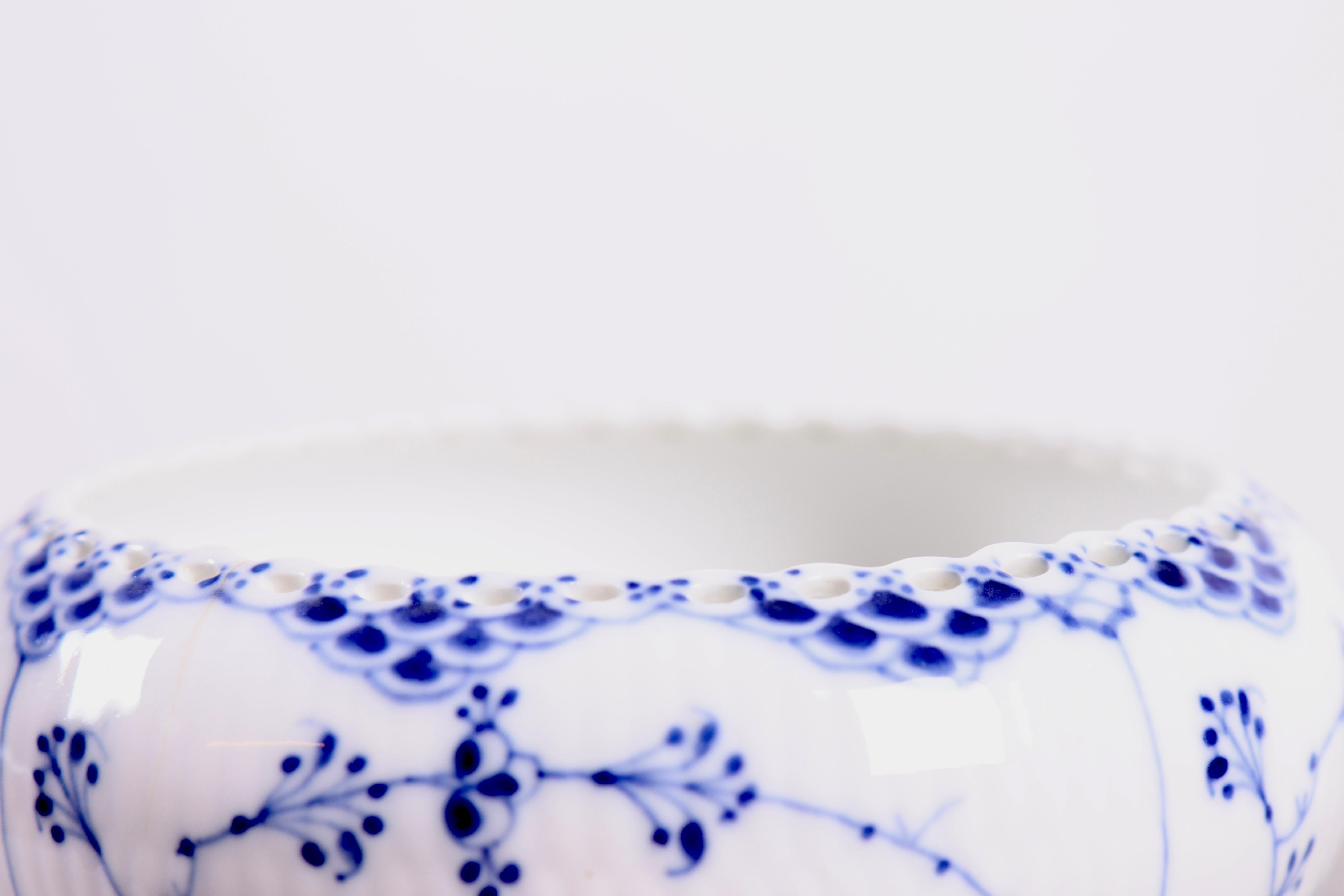 Scandinavian Modern Rare Royal Copenhagen Blue Fluted Full Lace Sugar Bowl (1898-1923) For Sale