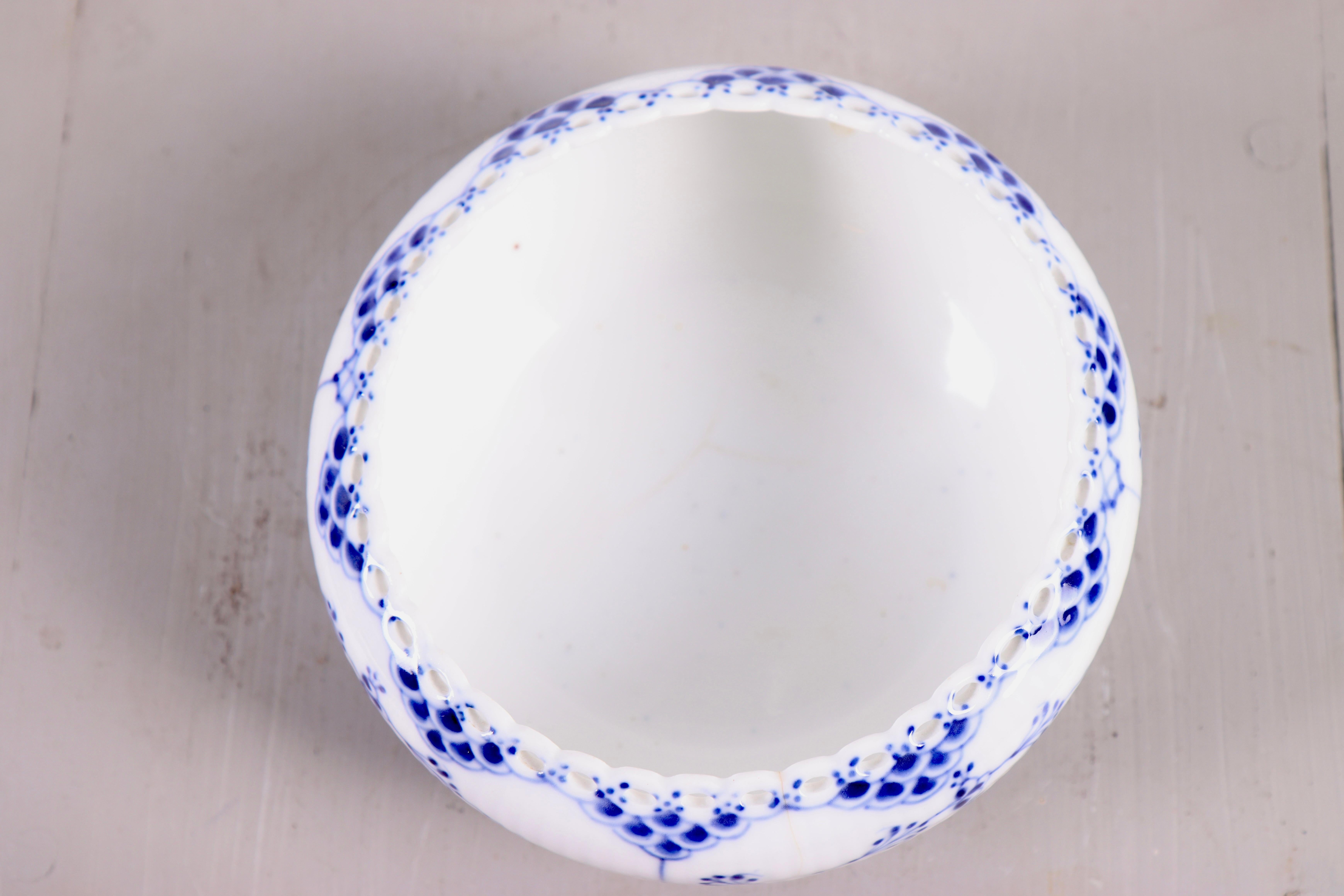 Scandinavian Rare Royal Copenhagen Blue Fluted Full Lace Sugar Bowl (1898-1923) For Sale