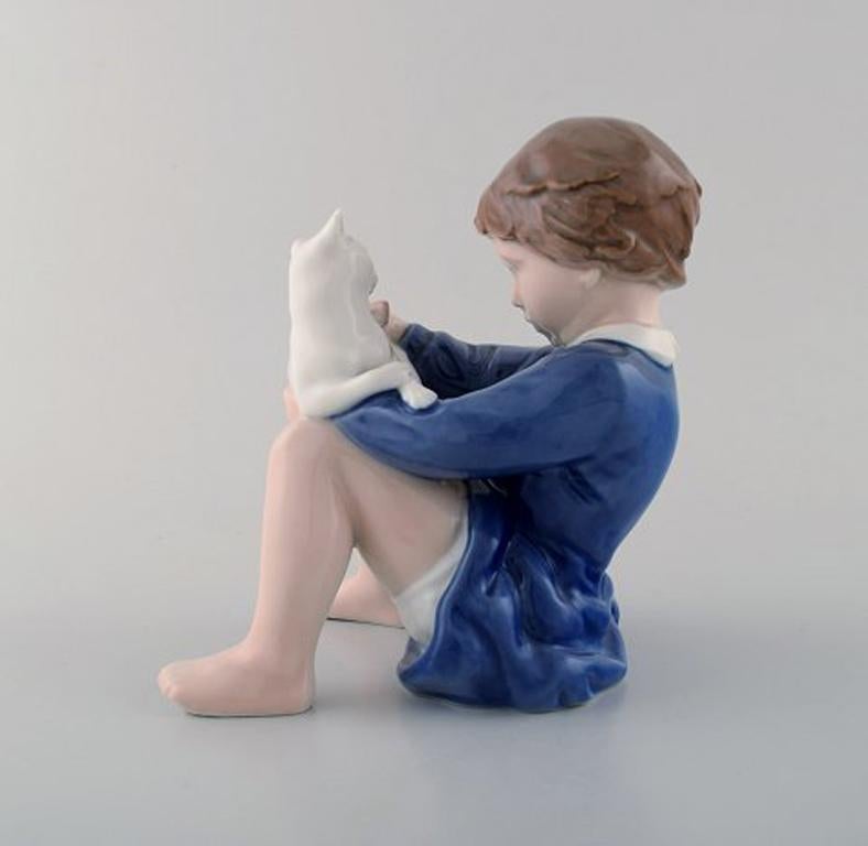 Rare Royal Copenhagen figure, girl with cat.
Decoration number 4631.
In perfect condition. 2nd factory quality. 
Measures: 14.5 cm x 11.5 cm.