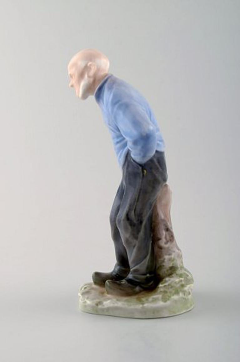 Rare Royal Copenhagen porcelain figurine number 1001, older man. Designed by Christian Thomsen.
Perfect condition, factory first. Early stamp.
Measures: 17 cm high.