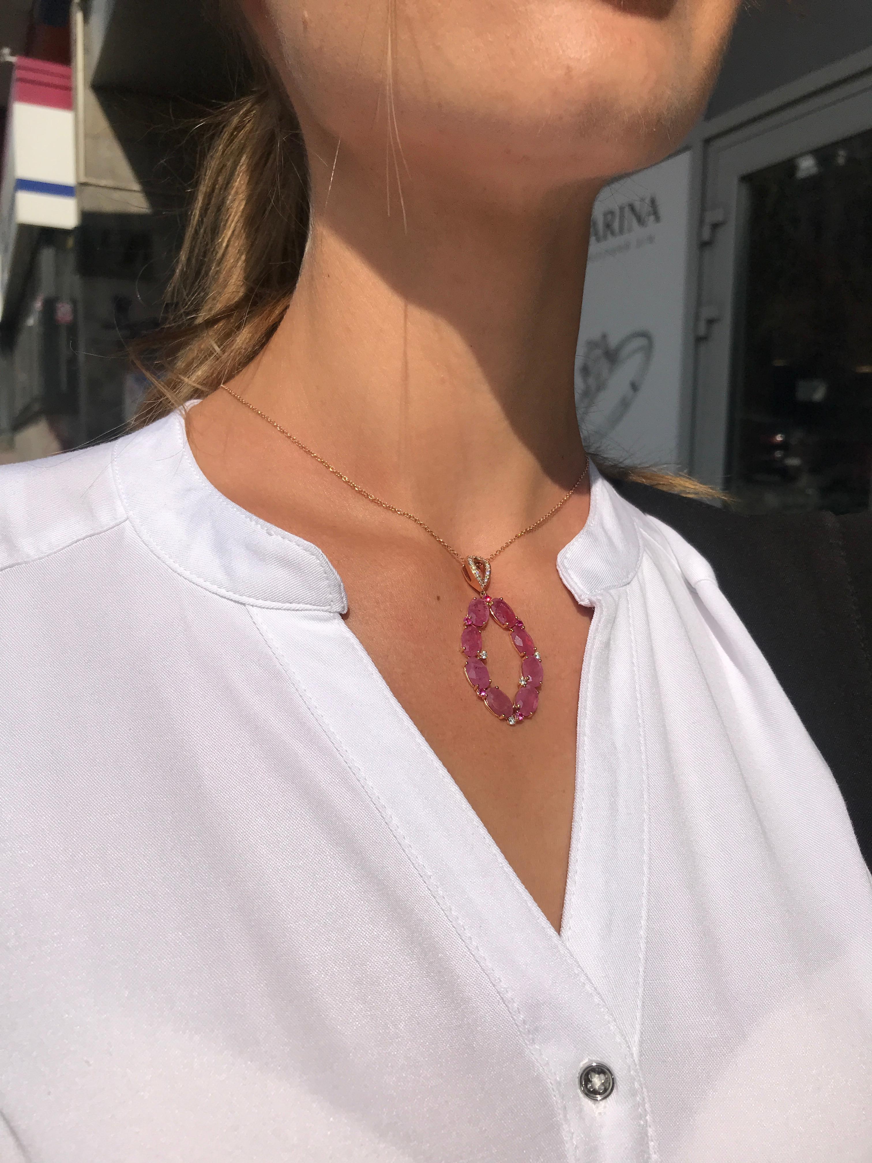 Rare Ruby and Diamond Designer Drop Investment Rose Gold Necklace In New Condition For Sale In Montreux, CH