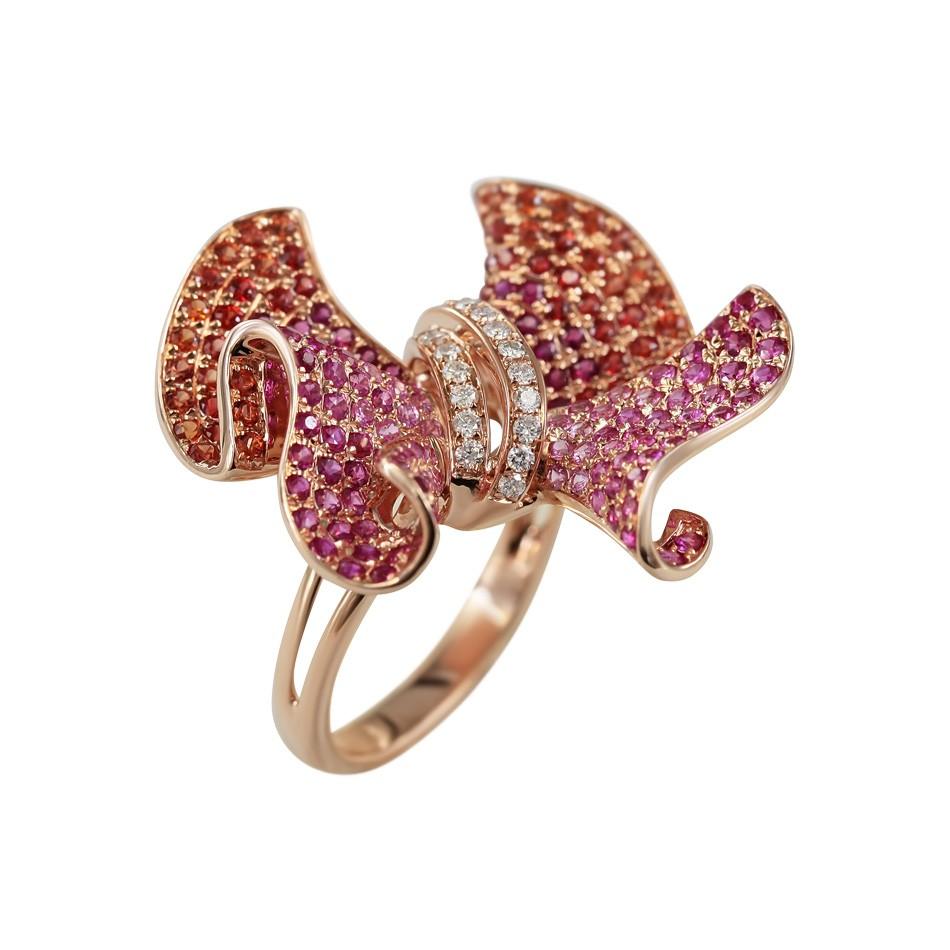 Taglio rotondo Rari orecchini a fiore in oro rosa con rubino e zaffiro bianco e diamanti in vendita