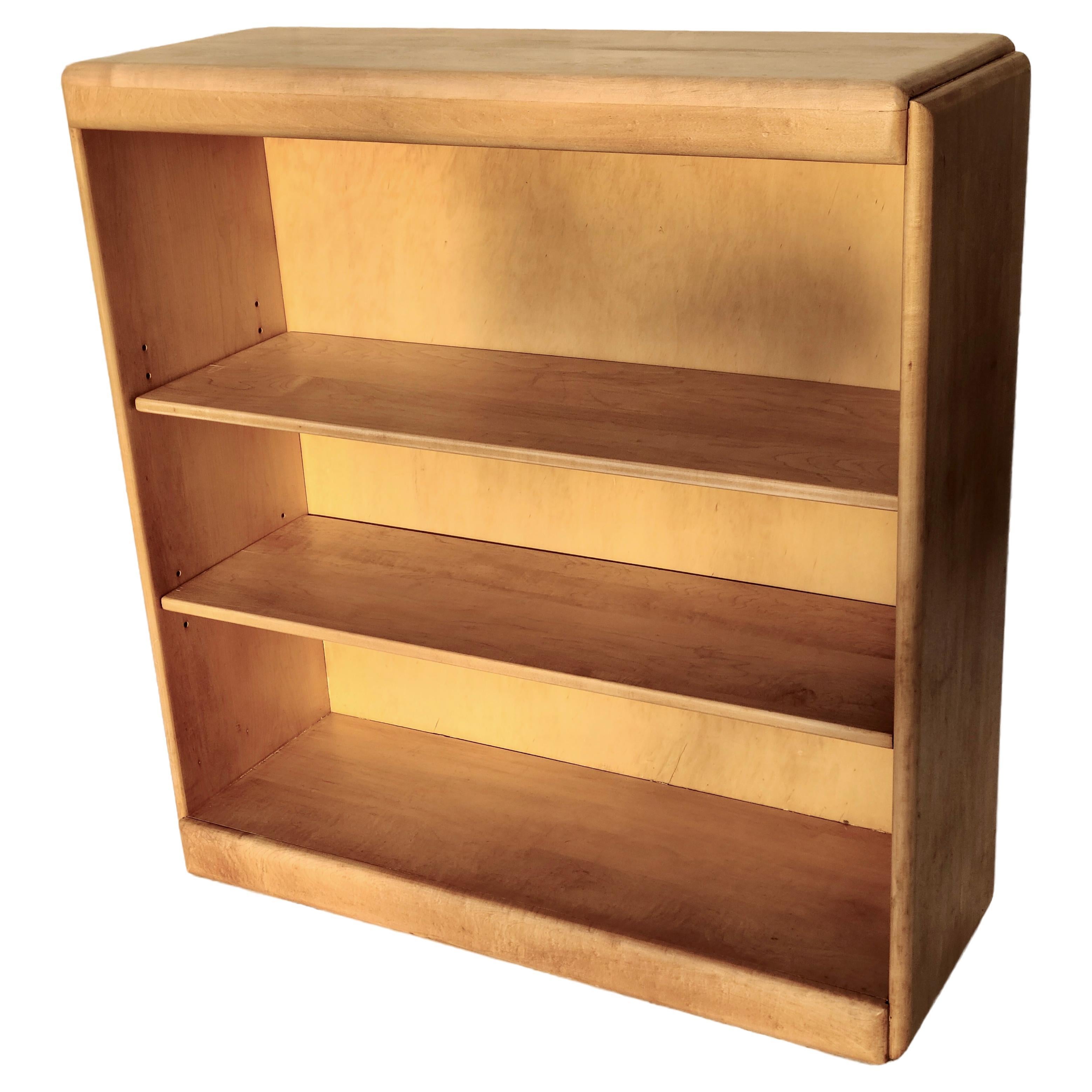 Rare Bookshelf from the American Modern series.
Designed by Russel Wright for Conant Ball.
Maple Construction. 