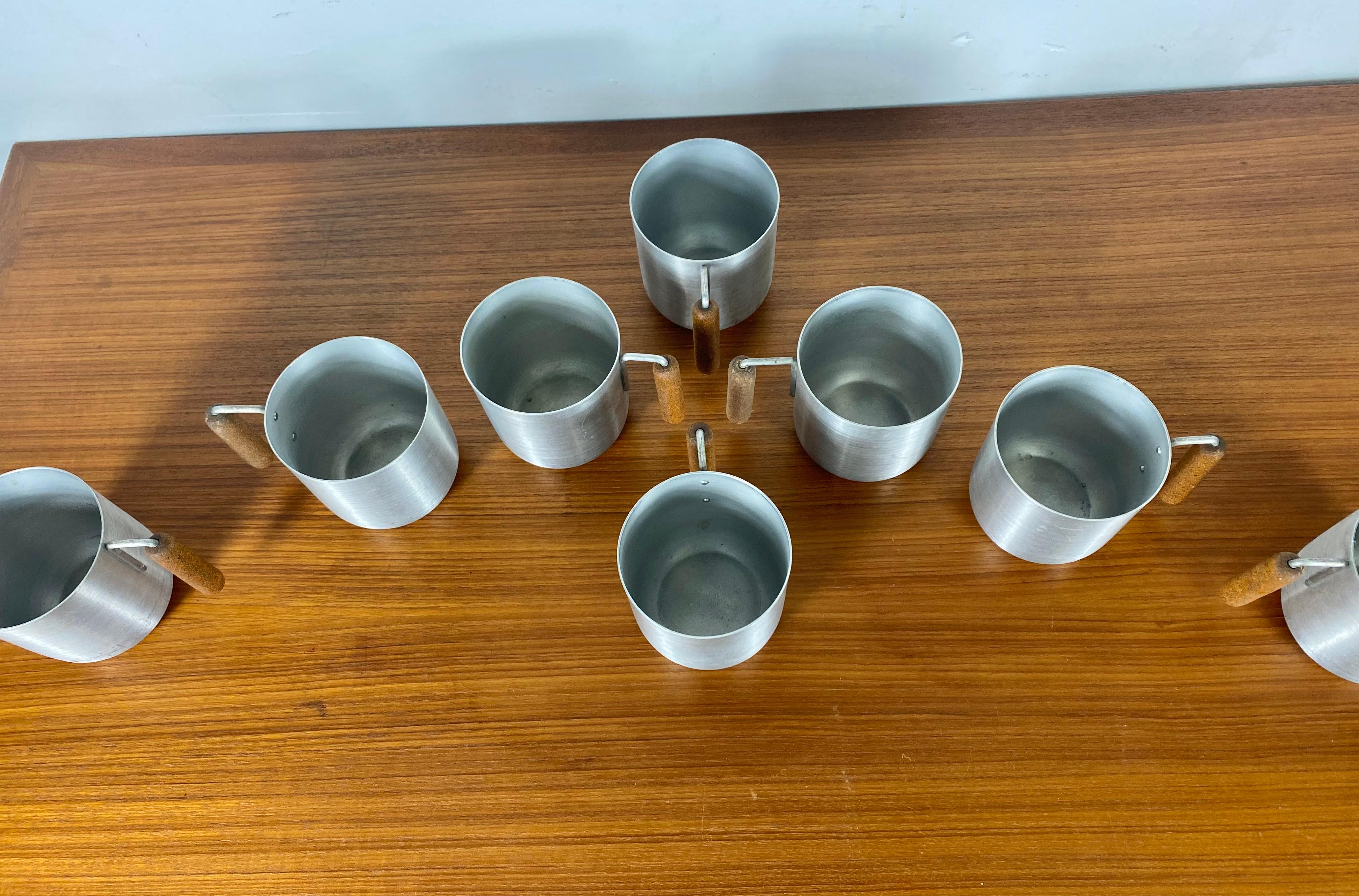 Rare ensemble de gobelets / tasses Russel Wright en aluminium filé et liège '8' en vente 2