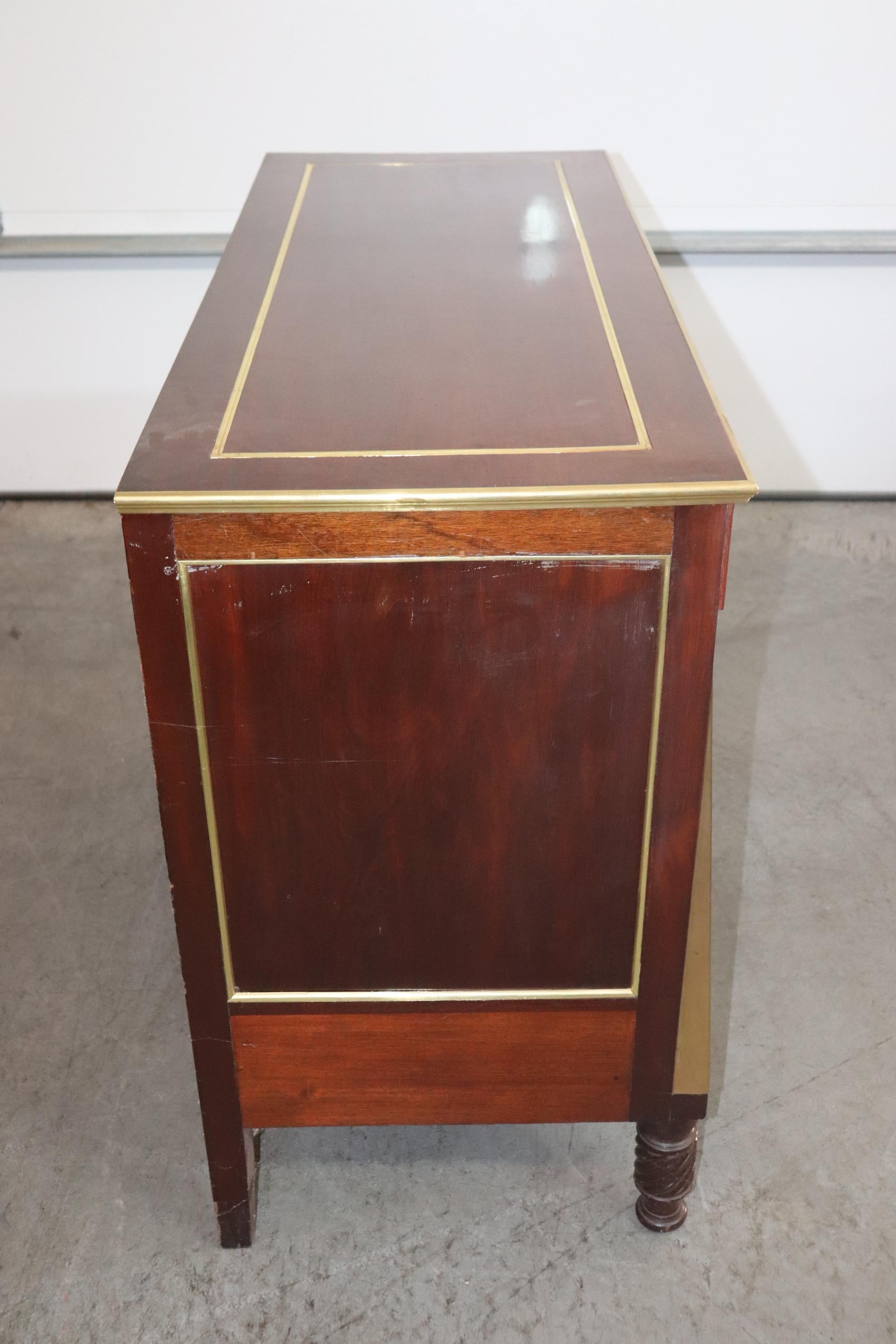 Seltene russische Kommode aus Mahagoni mit Intarsien aus Messing im Regency-Stil, um 1900 7