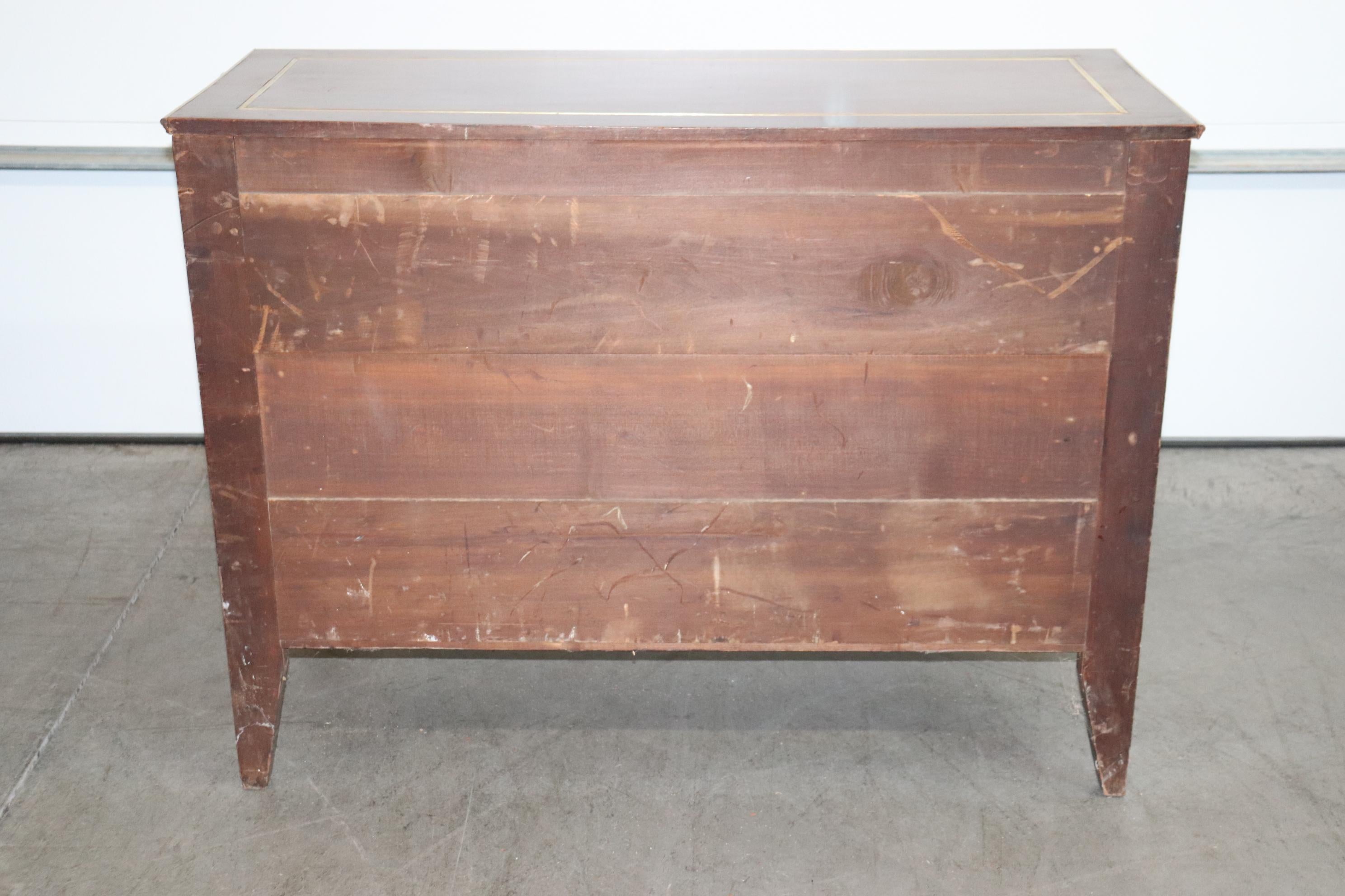 Seltene russische Kommode aus Mahagoni mit Intarsien aus Messing im Regency-Stil, um 1900 9