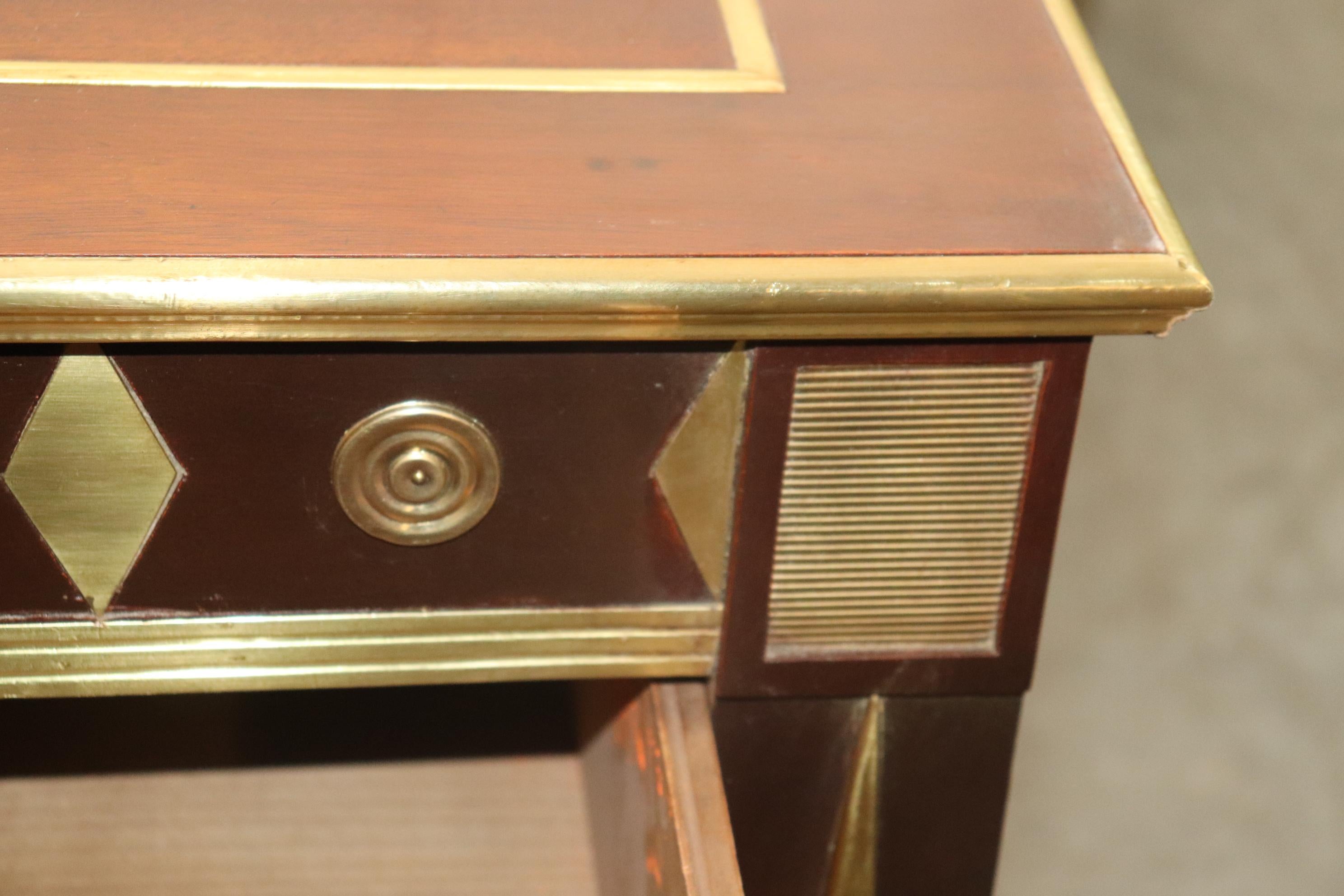 Seltene russische Kommode aus Mahagoni mit Intarsien aus Messing im Regency-Stil, um 1900 14
