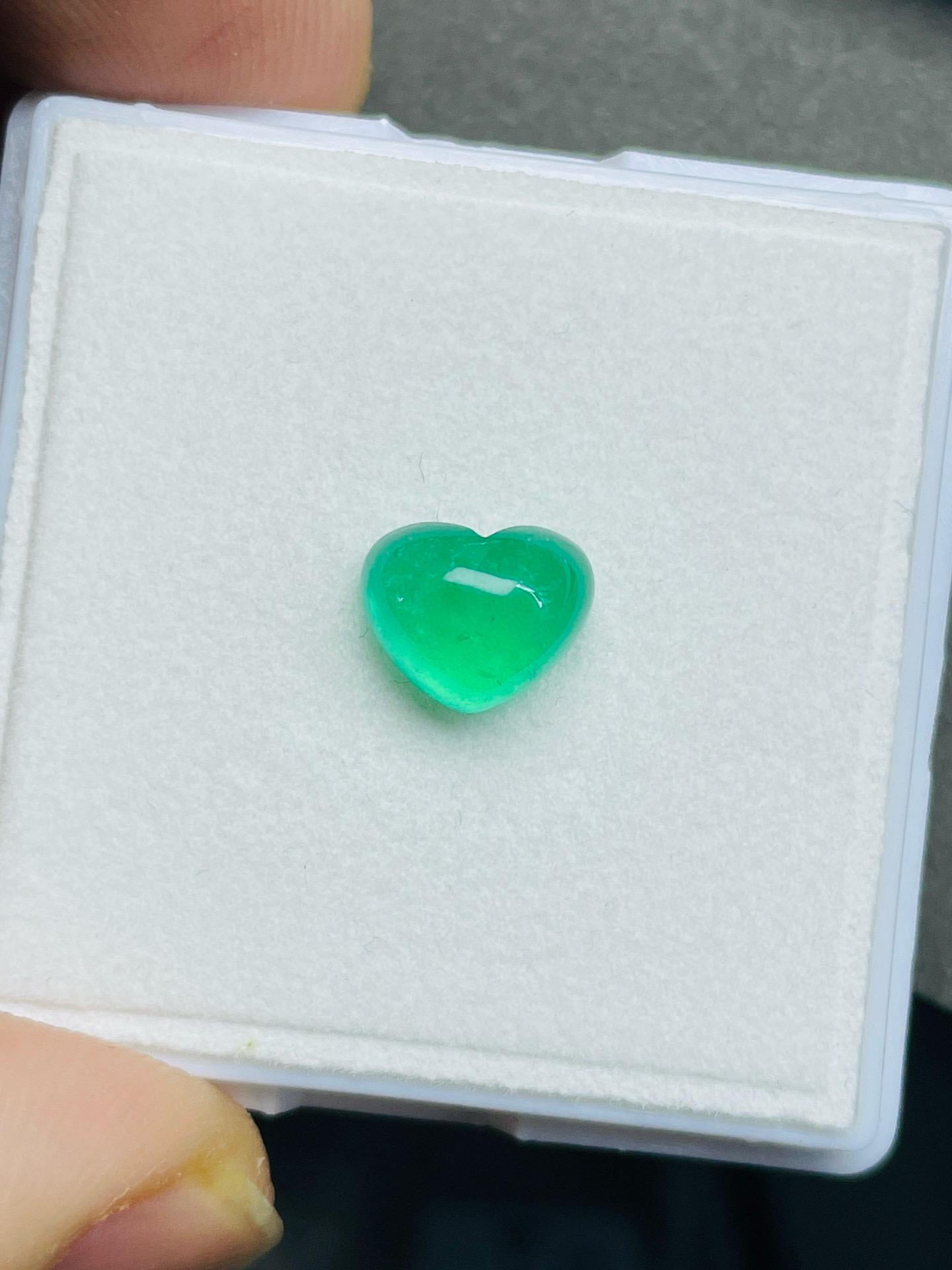 Rare Emeraude Russe en forme de coeur pureté parfaite couleur vert néon 2.75 Carats Neuf - En vente à bangkok, TH