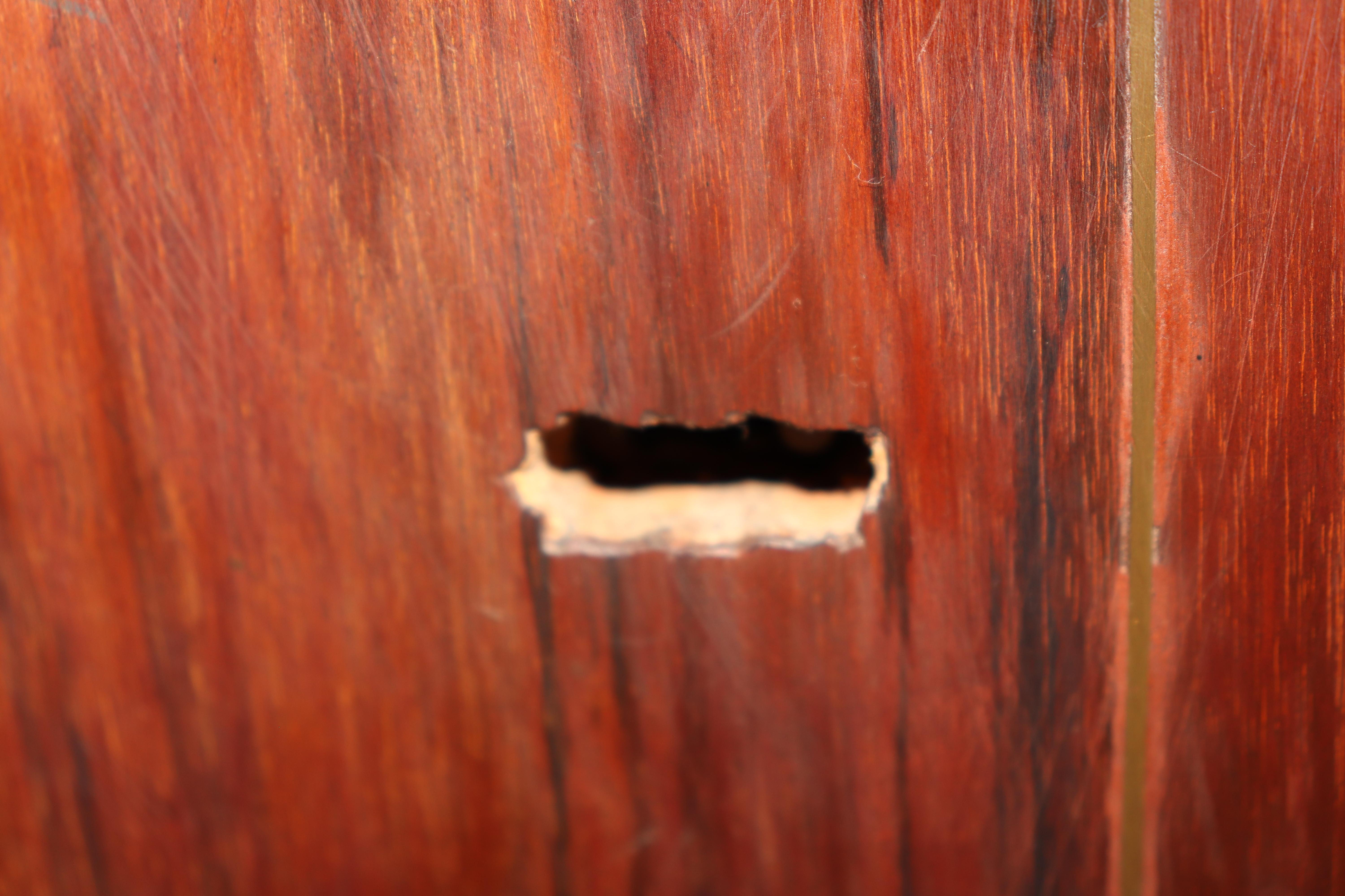 Rara commode russa dorata con piano in marmo e piede a zampa di mogano con intarsi in ottone in vendita 7