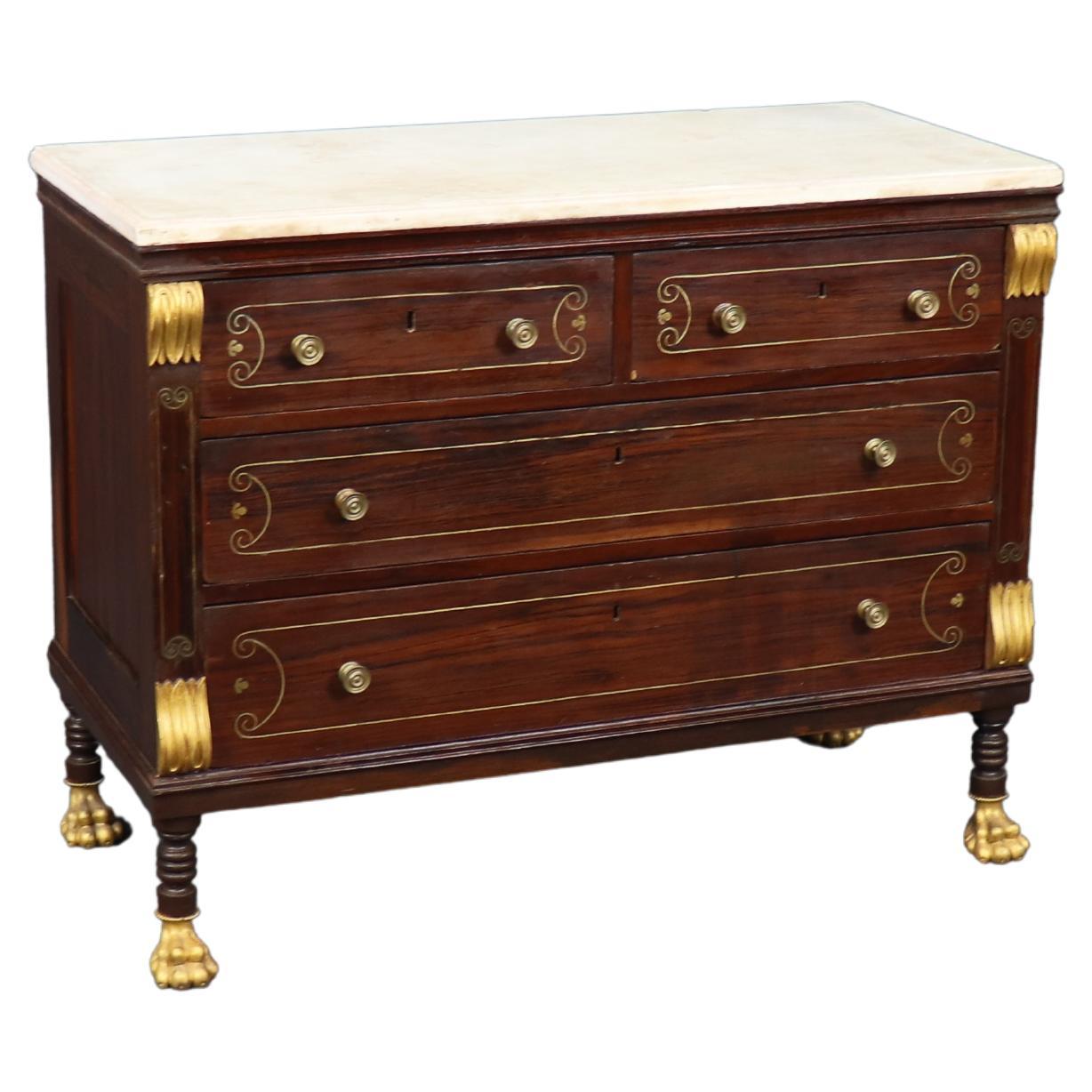 Rara commode russa dorata con piano in marmo e piede a zampa di mogano con intarsi in ottone in vendita