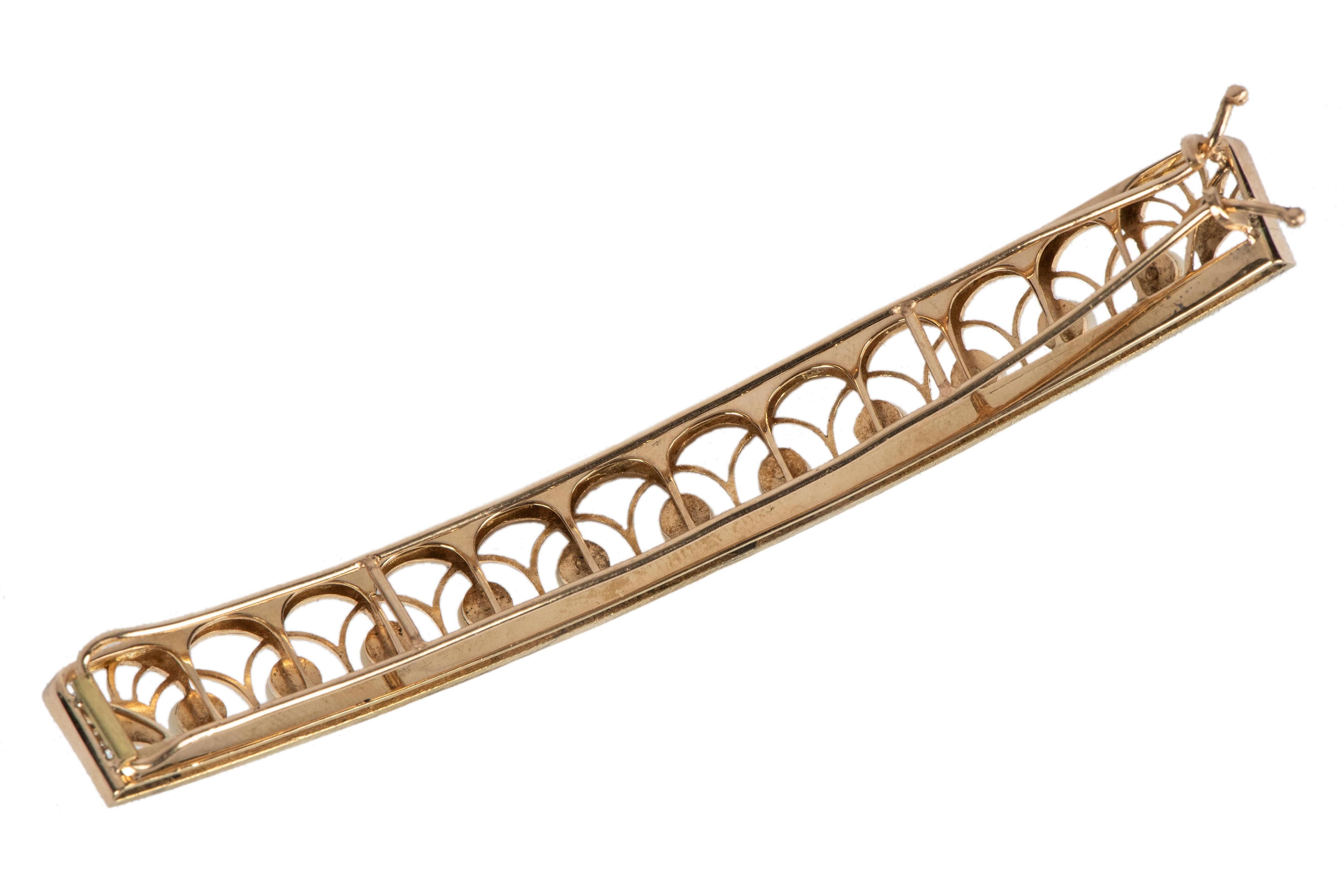 The curved openwork design of interconnected gold arches recalling an Imperial Russian tiara, enhanced by eleven lustrous natural pearls above a row of tiny seed pearls. This beautiful jewel formed part of a hair comb from tsarist Russia, era of