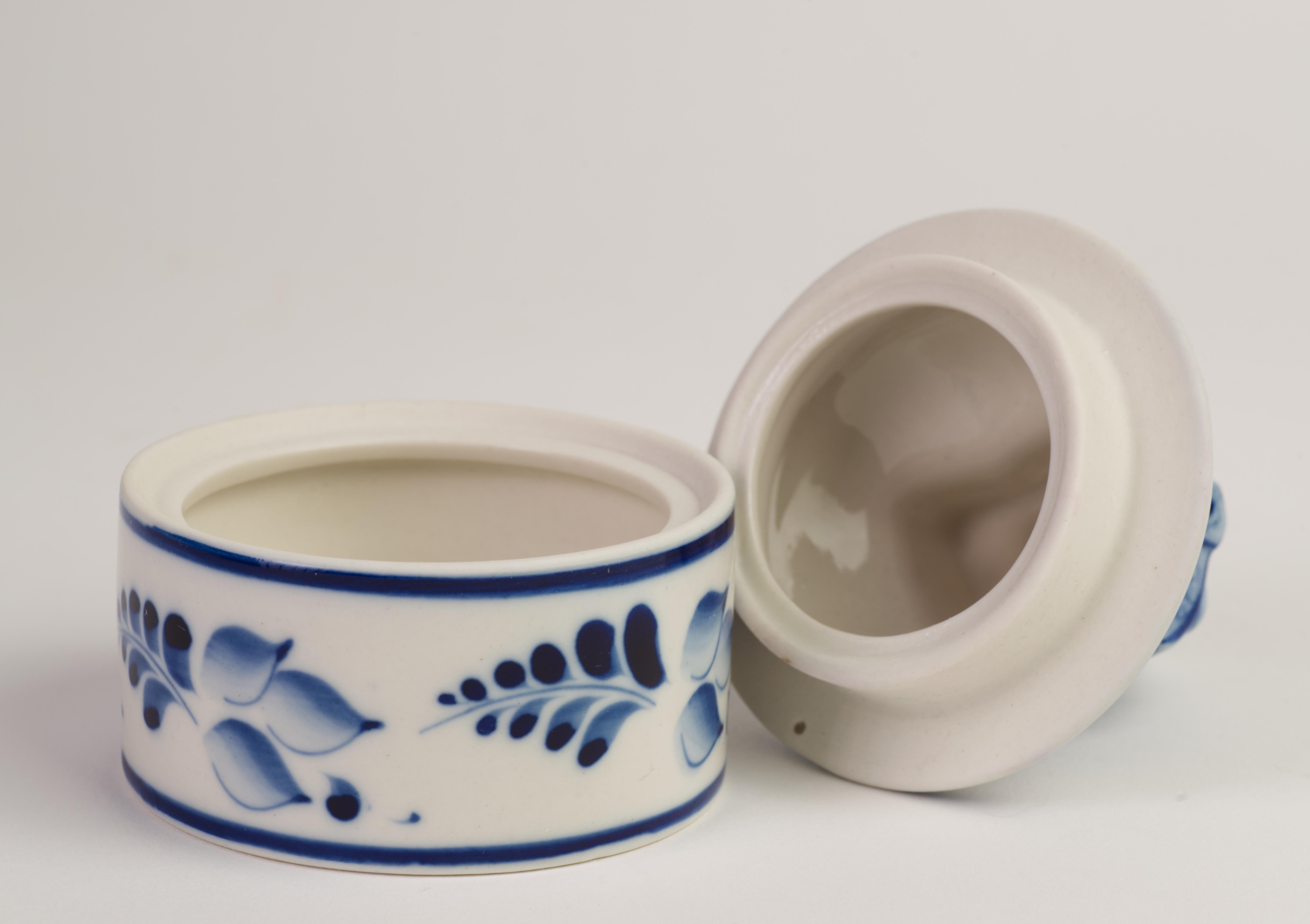 20th Century Rare Russian Gzhel Hand-painted Blue White Porcelain Church Trinket Box For Sale