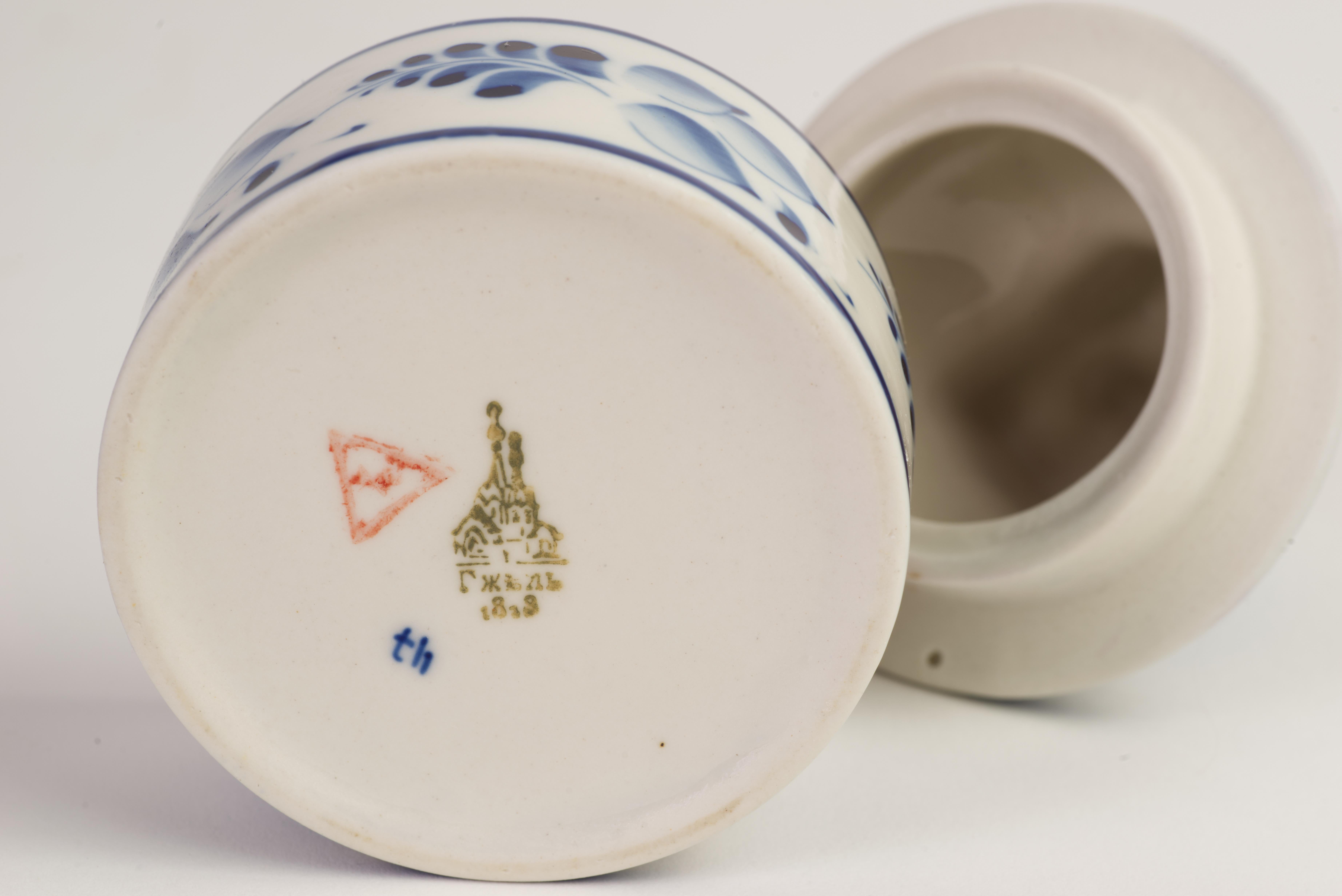 Rare Russian Gzhel Hand-painted Blue White Porcelain Church Trinket Box For Sale 1