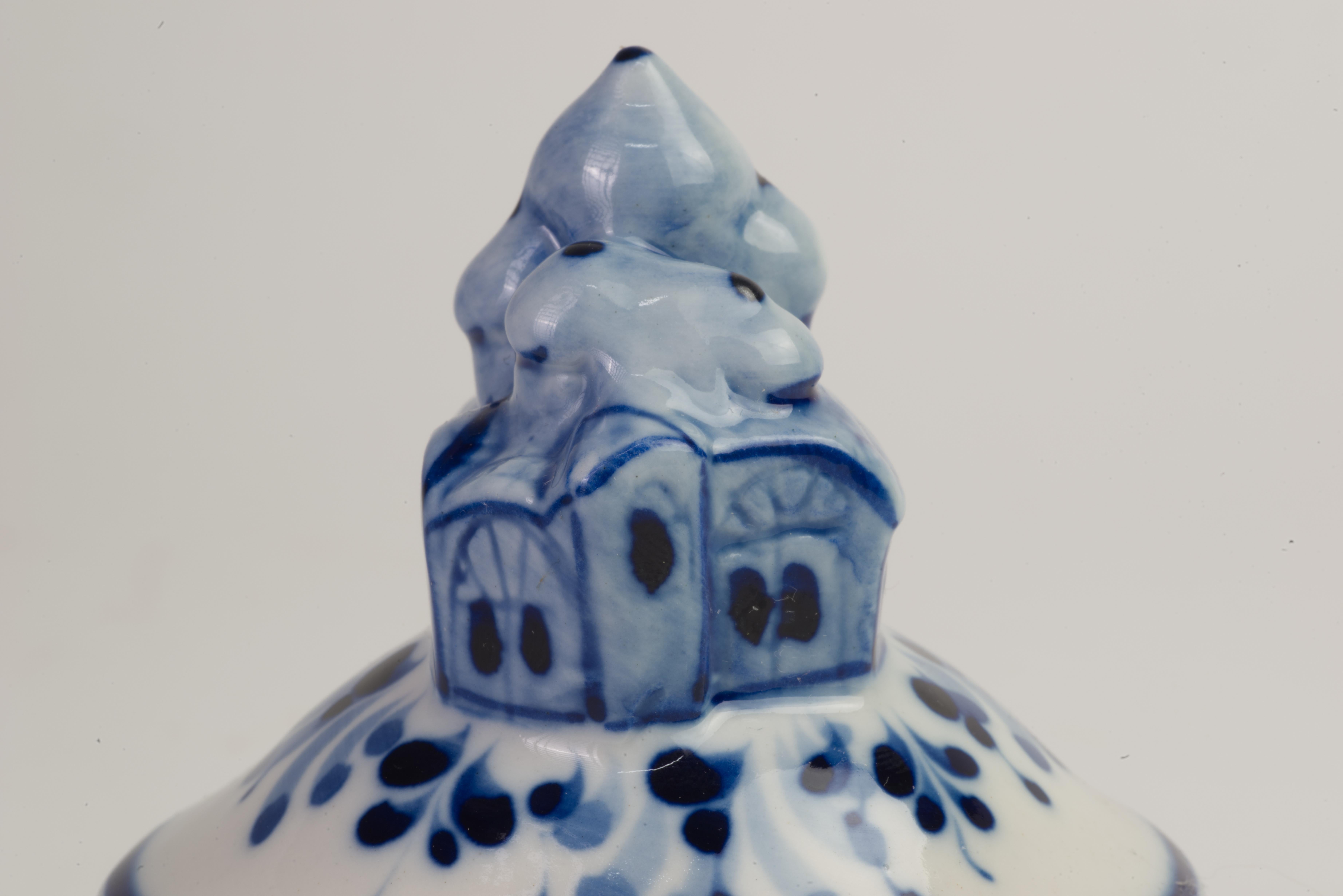 Rare Russian Gzhel Hand-painted Blue White Porcelain Church Trinket Box For Sale 3