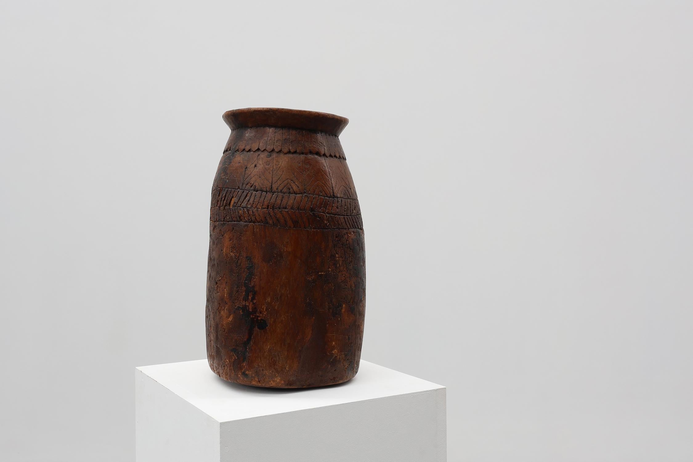 Rare Rustic wabi sabi style vase in solid wood, France 1800s For Sale 2