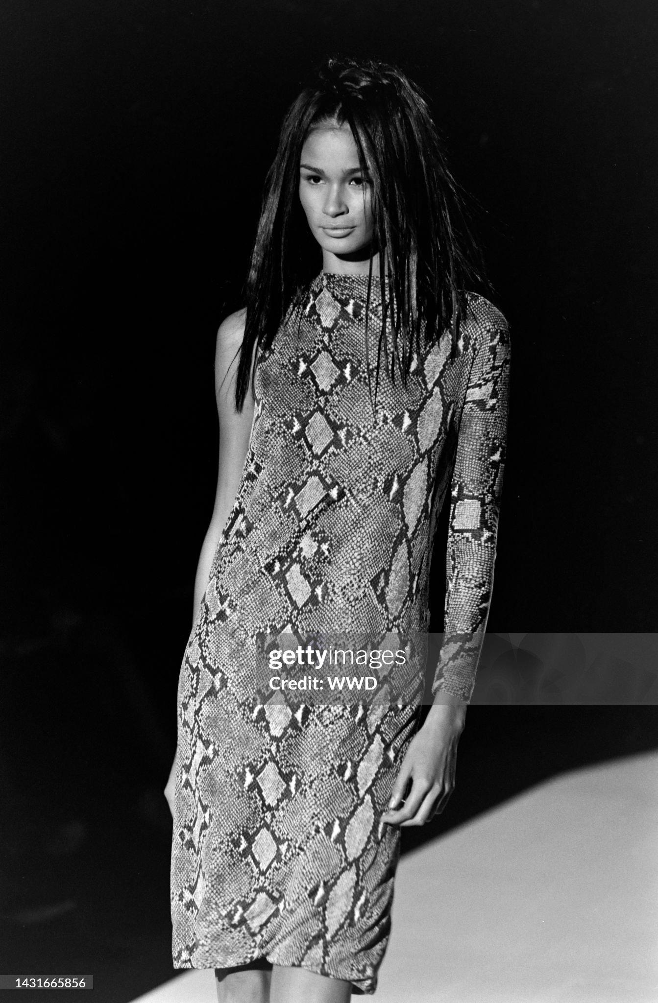 Rare! S/S 2000 Gucci by Tom Ford Grey Snake Print Asymmetric One Sleeve Dress For Sale 11