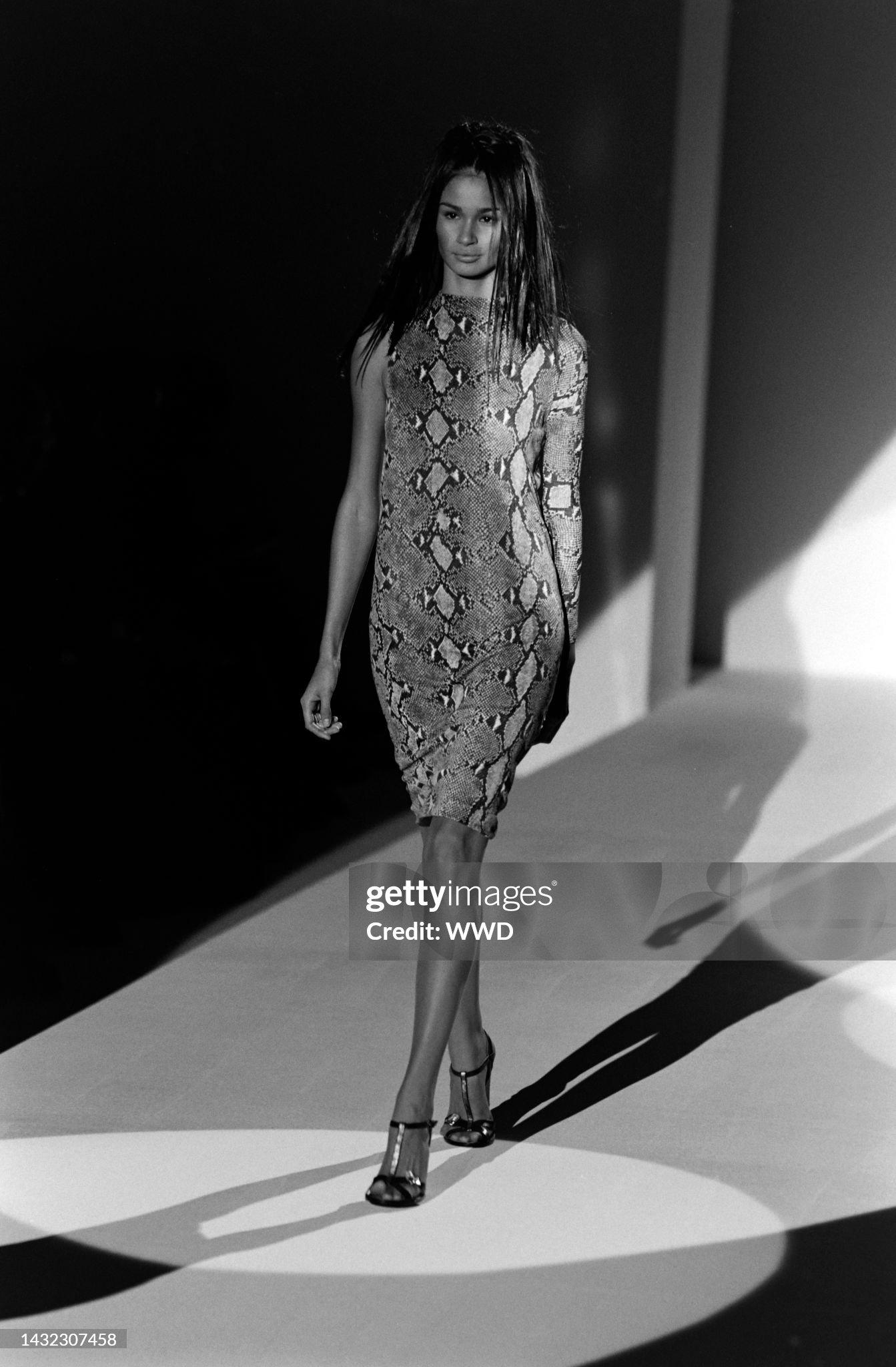 Rare! S/S 2000 Gucci by Tom Ford Grey Snake Print Asymmetric One Sleeve Dress For Sale 12
