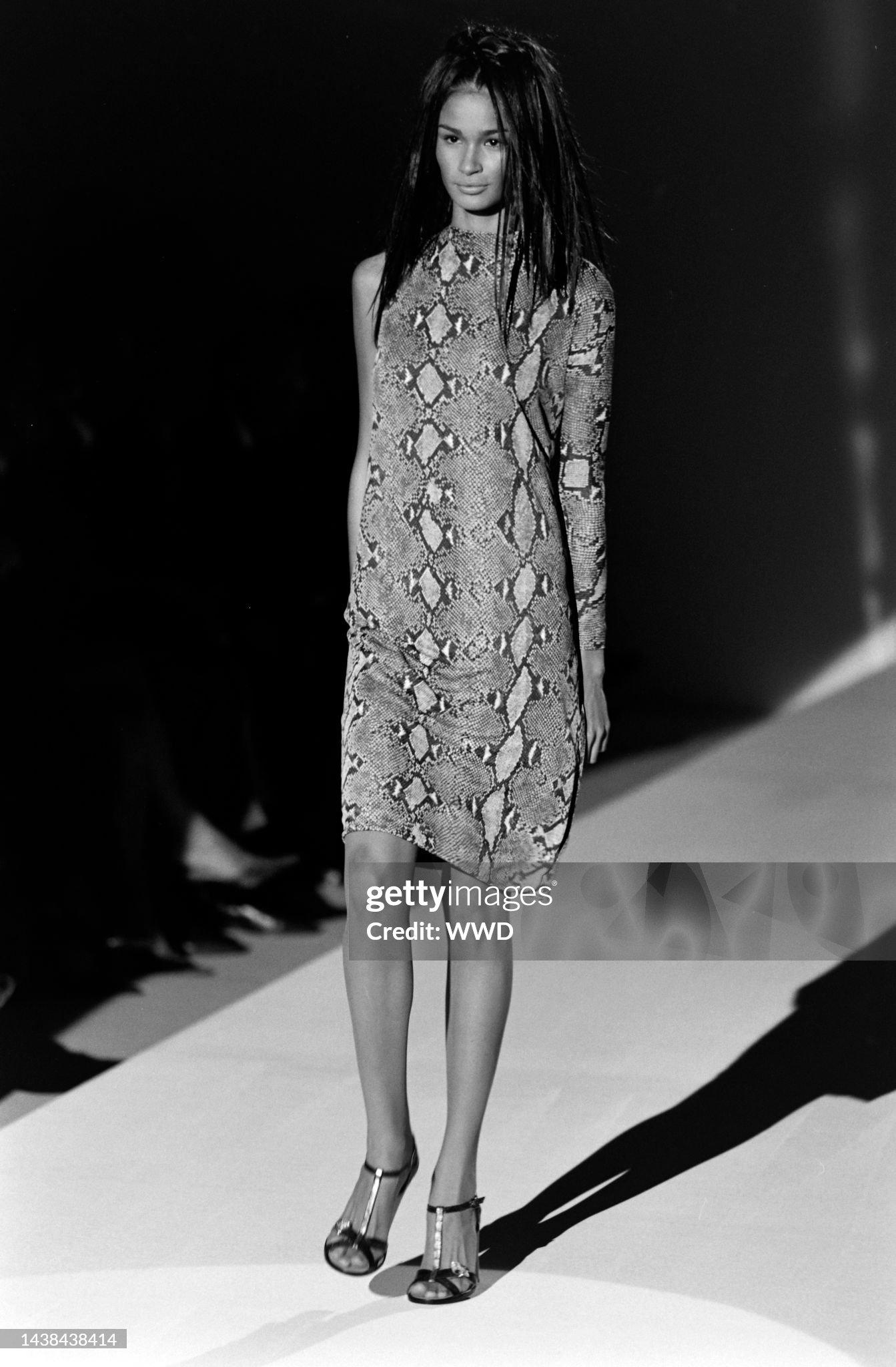 Rare! S/S 2000 Gucci by Tom Ford Grey Snake Print Asymmetric One Sleeve Dress For Sale 13