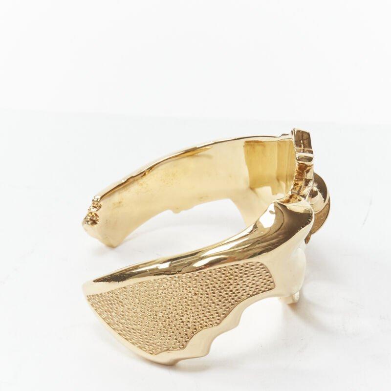rare SAINT LAURENT 2014 Hedi Slimane Revolver Pistolver Gun bracelet en laiton doré Pour femmes en vente