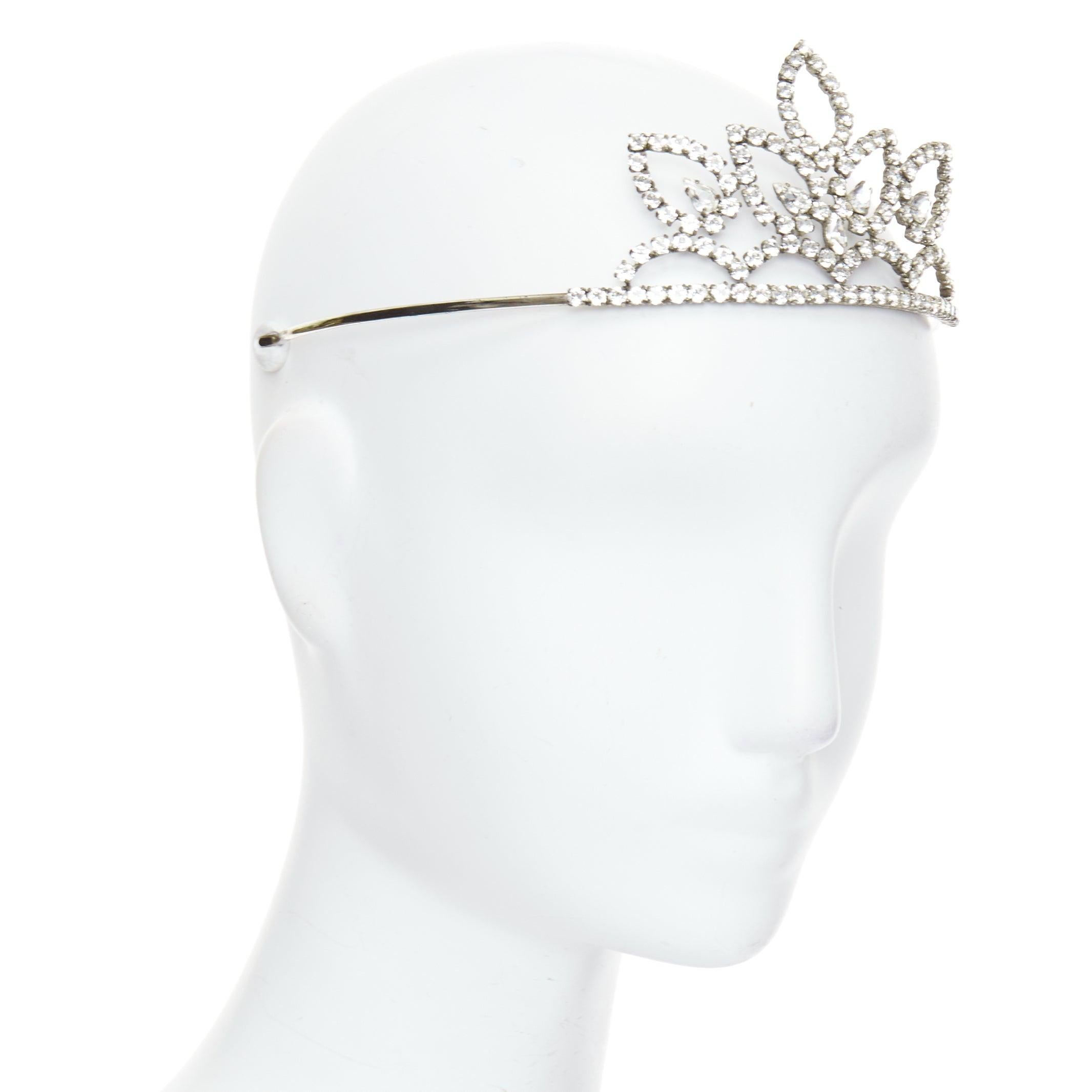 rare SAINT LAURENT Hedi Slimane 2016 Runway Grunge Punk crystal tiara crown
Reference: TGAS/E00651
Brand: Saint Laurent
Designer: Hedi Slimane
Model: Grunge Tiara
Collection: Spring Summer 2016 - Runway
Material: Metal
Color: Silver
Pattern: