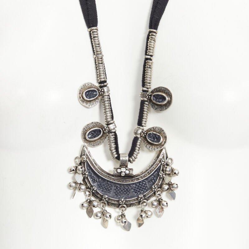 raro SAINT LAURENT Hedi Slimane Marrakech Runway collana con mezzaluna in pietra
Riferimento: TGAS/B01691
Marchio: Saint Laurent
Stilista: Hedi Slimane
Model: Collana Moon
Collezione: Passerella
Materiale: Metallo
Colore: Argento, Nero
Modello: