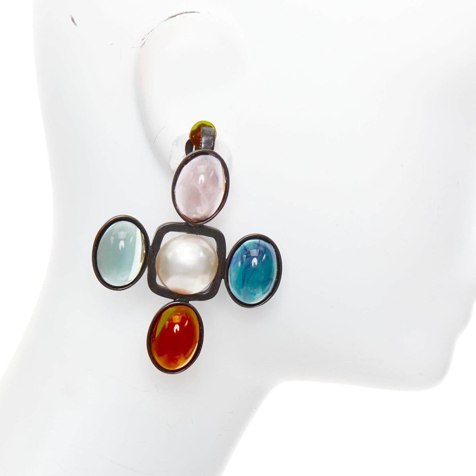 Donna raro SAINT LAURENT Orecchini a clip in bronzo invecchiato con croce in resina Cabochon Coppia in vendita