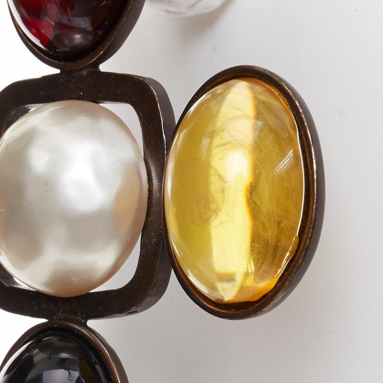 raro SAINT LAURENT Orecchini a clip in bronzo invecchiato con croce in resina Cabochon Coppia in vendita 1