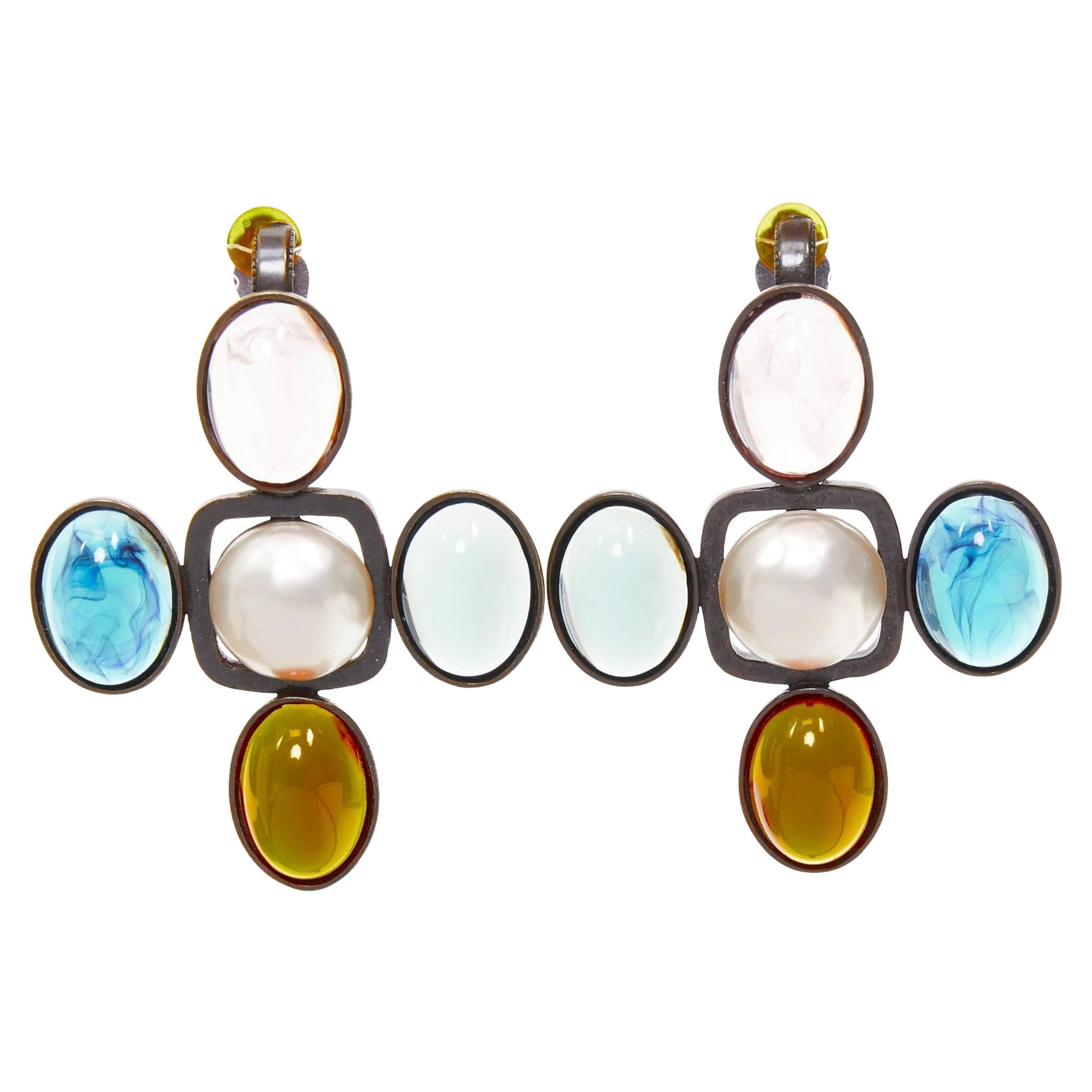 raro SAINT LAURENT Orecchini a clip in bronzo invecchiato con croce in resina Cabochon Coppia in vendita