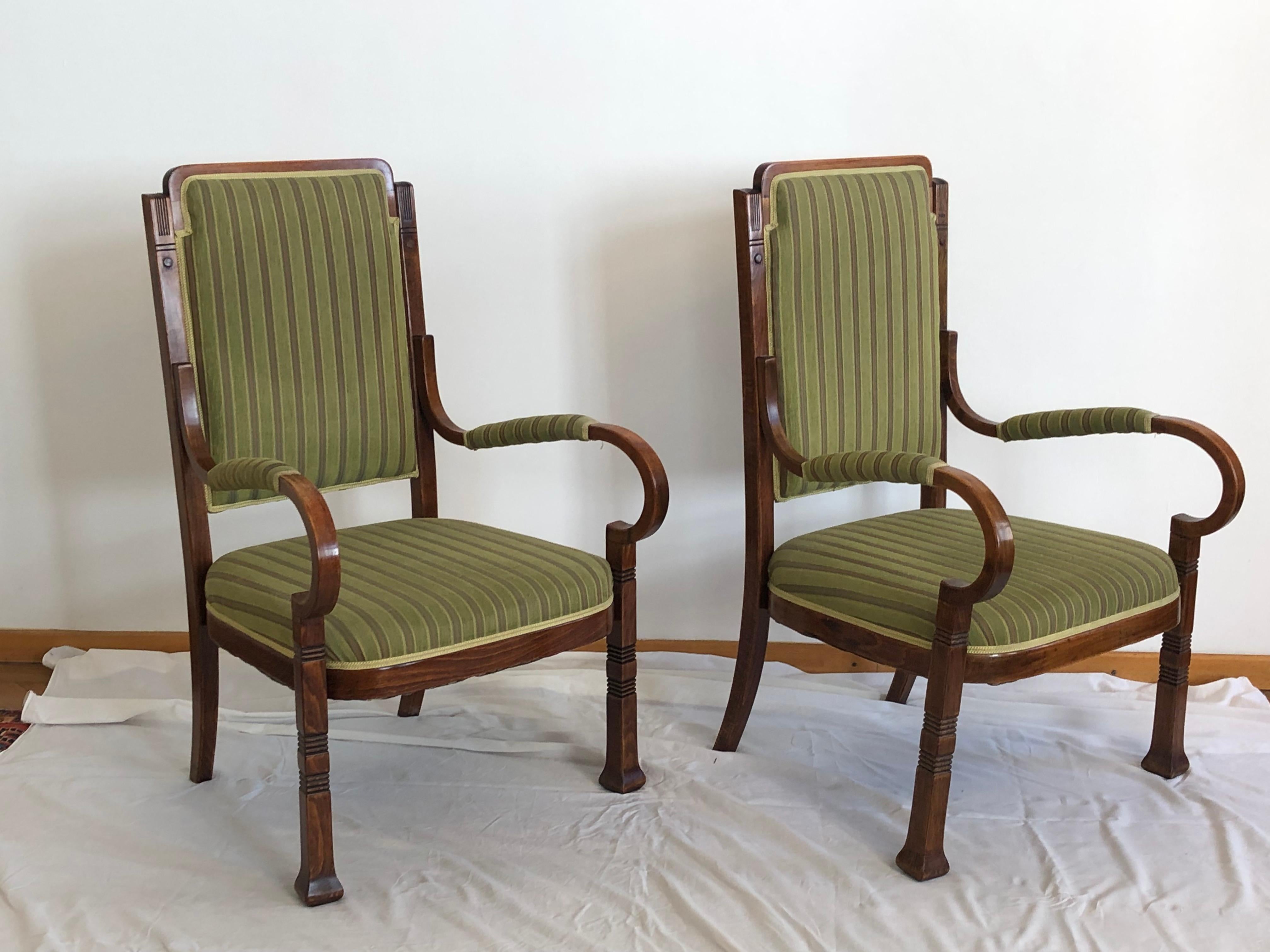 Beech bentwood frame with upholstered sear and backrest. Made by Thonet Austria, circa 1900.
Restored, suitable bench in other listing available.
   
  