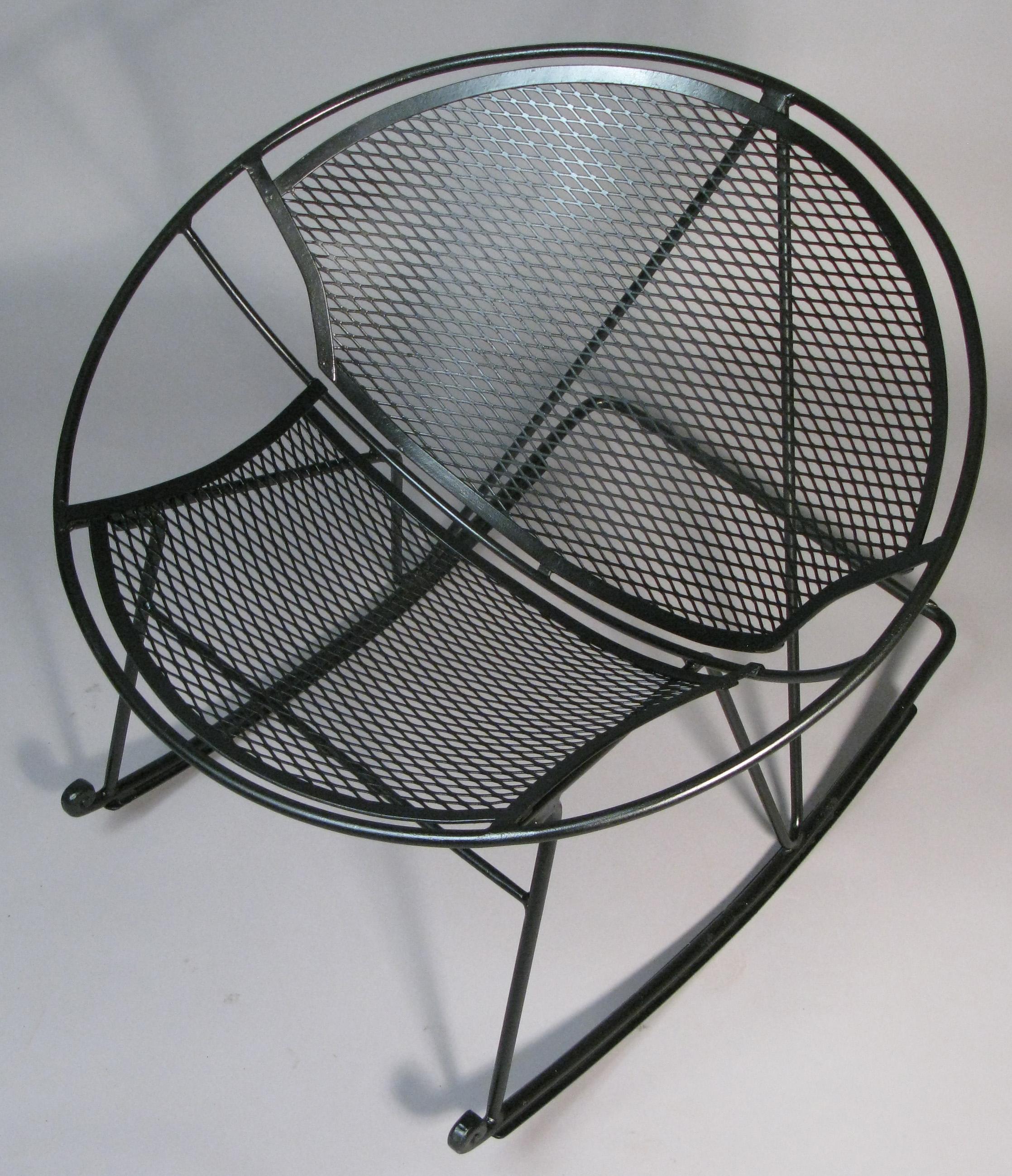 Mid-Century Modern Rare fauteuil à bascule en fer forgé 'Radar' de Salterini