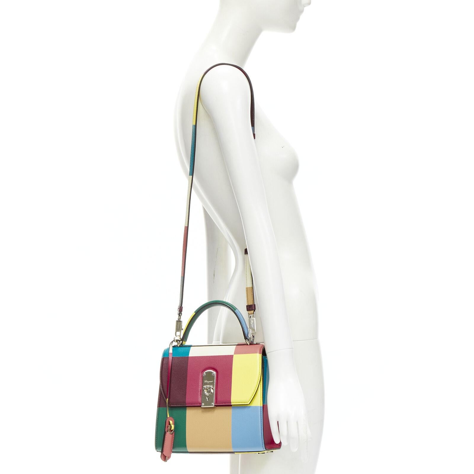 rare SALVATORE FERRAGAMO Boxyz rainbow calf leather turnlock top crossbody bag
Reference: TGAS/C01524
Brand: Salvatore Ferragamo
Model: Boxyz
Material: Leather
Color: Multicolour
Pattern: Checkered
Closure: Turnlock
Lining: Leather
Made in: