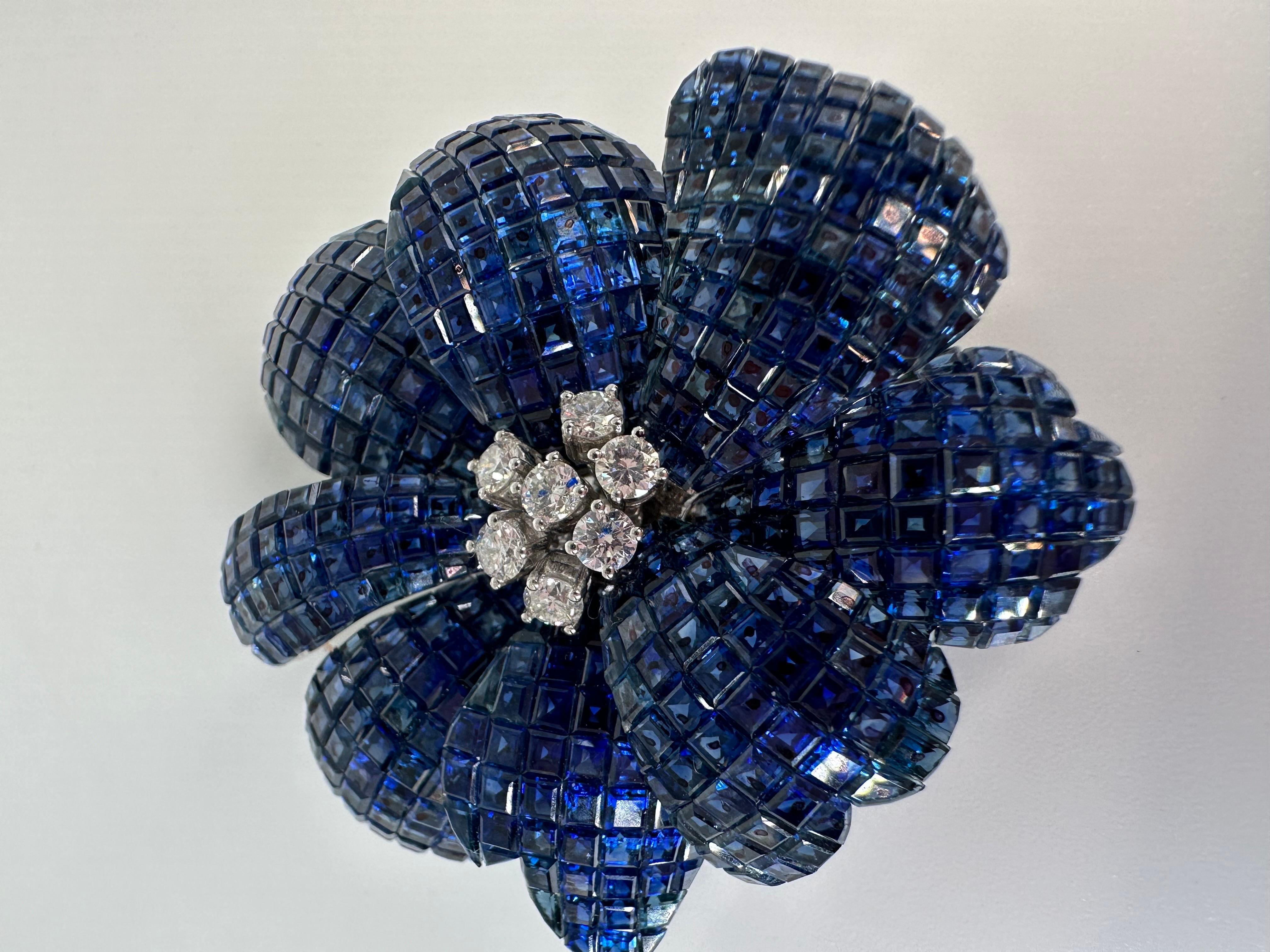 Rare sapphire & diamond brooch 18KT white gold In New Condition For Sale In Jupiter, FL