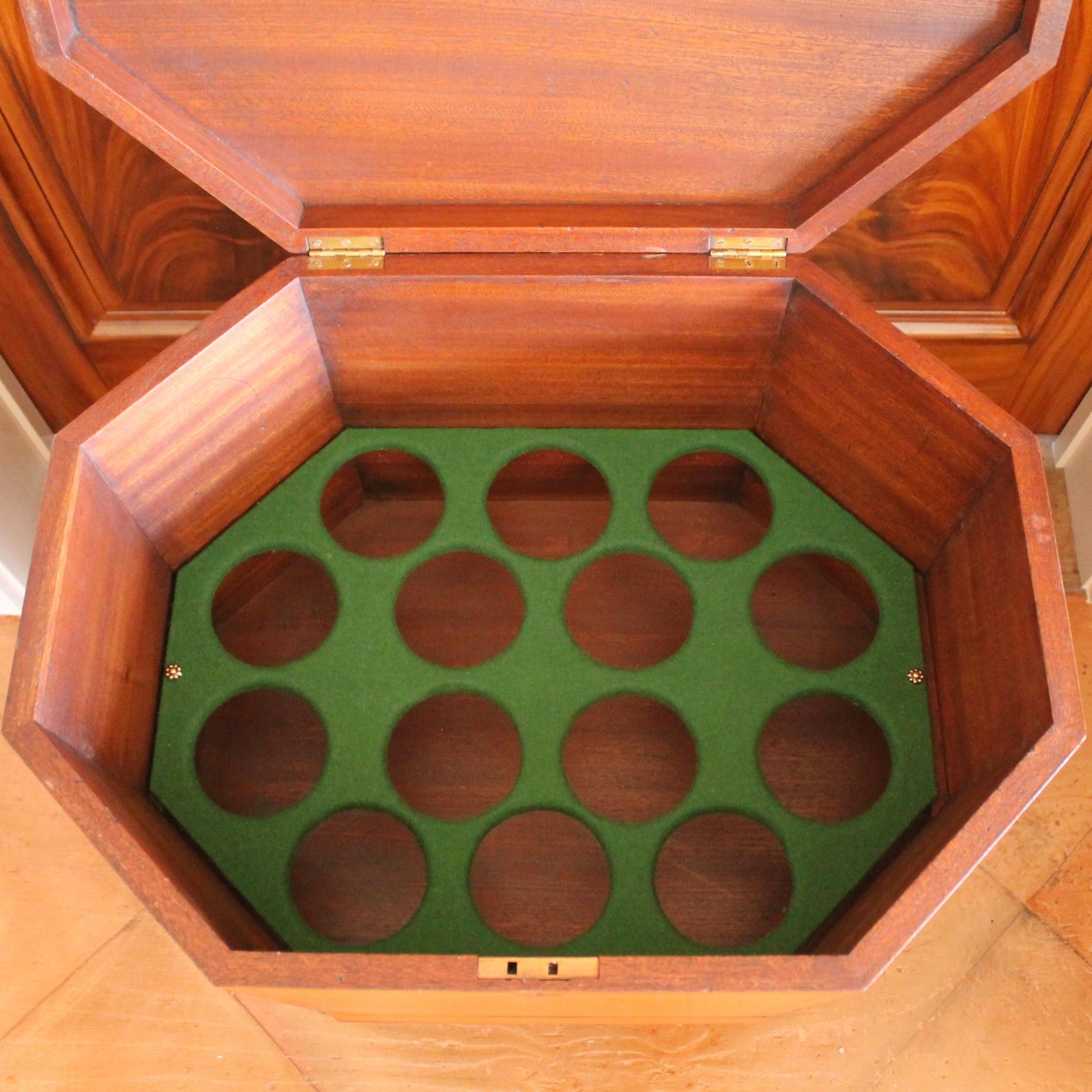 Rare Satinwood George III Marquetry Cellarette of Octagonal Form For Sale 5