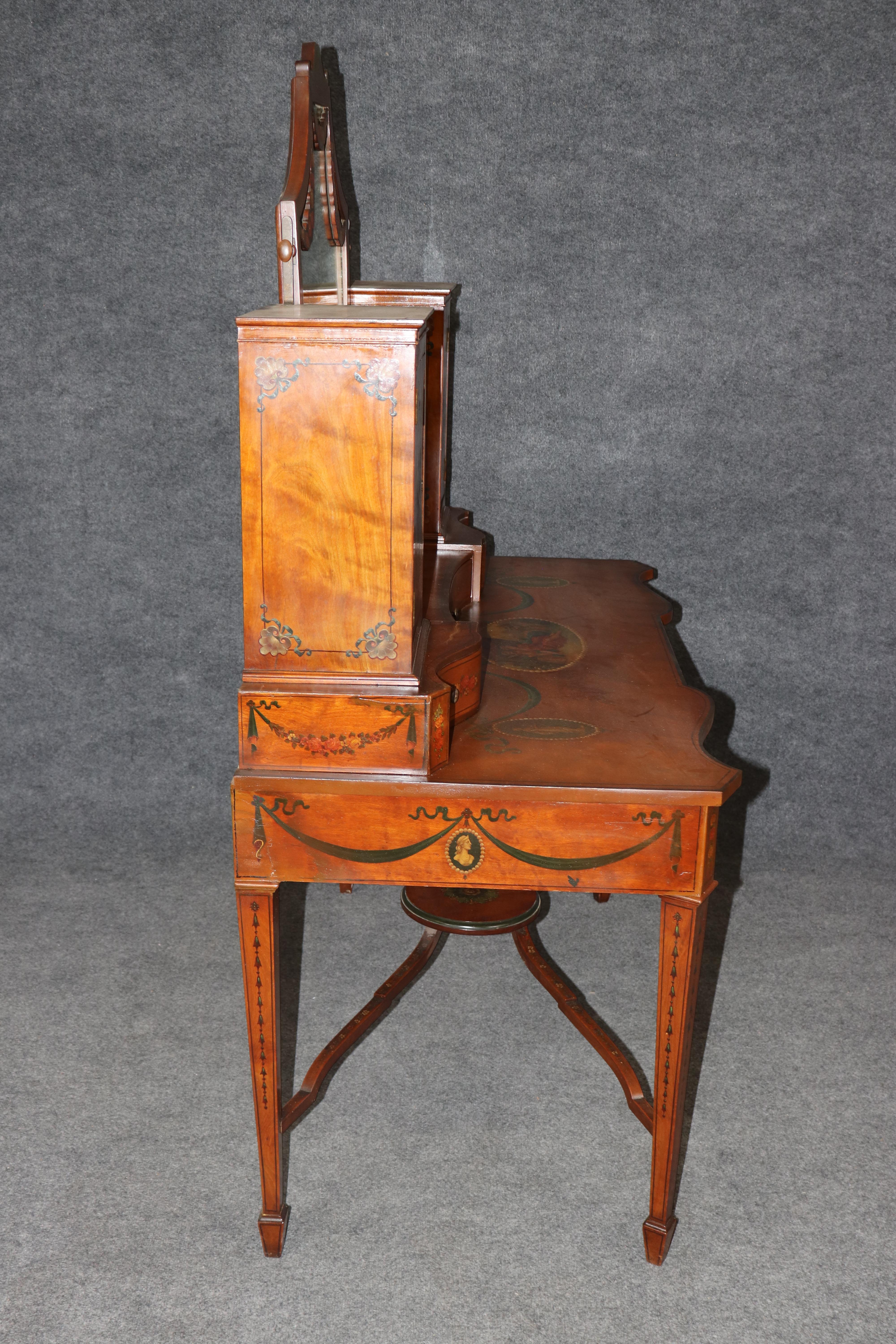 Raro Vanity da donna in stile Adams decorato con vernice in legno di raso, circa 1890 In condizioni buone in vendita a Swedesboro, NJ