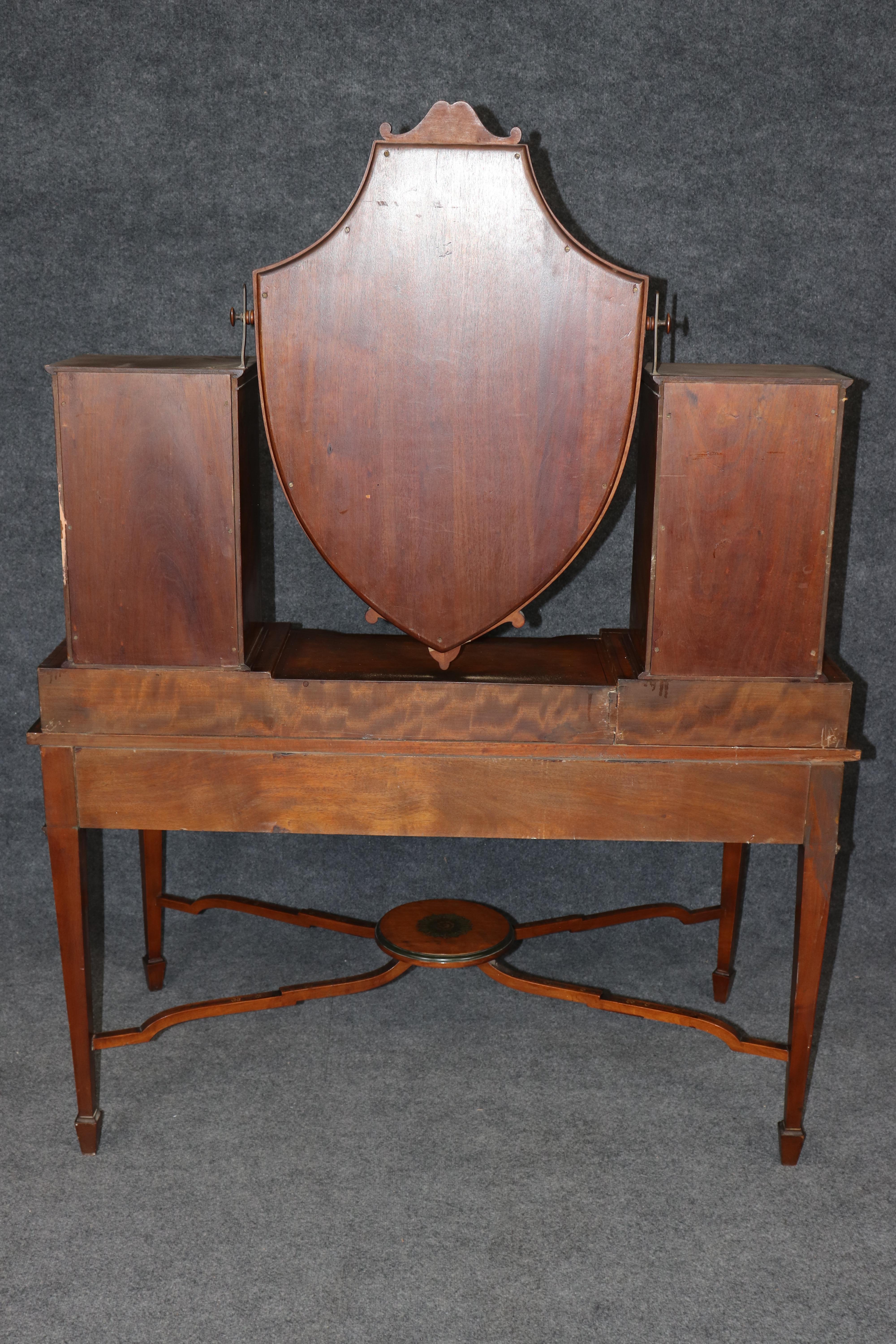 Fine XIX secolo Raro Vanity da donna in stile Adams decorato con vernice in legno di raso, circa 1890 in vendita