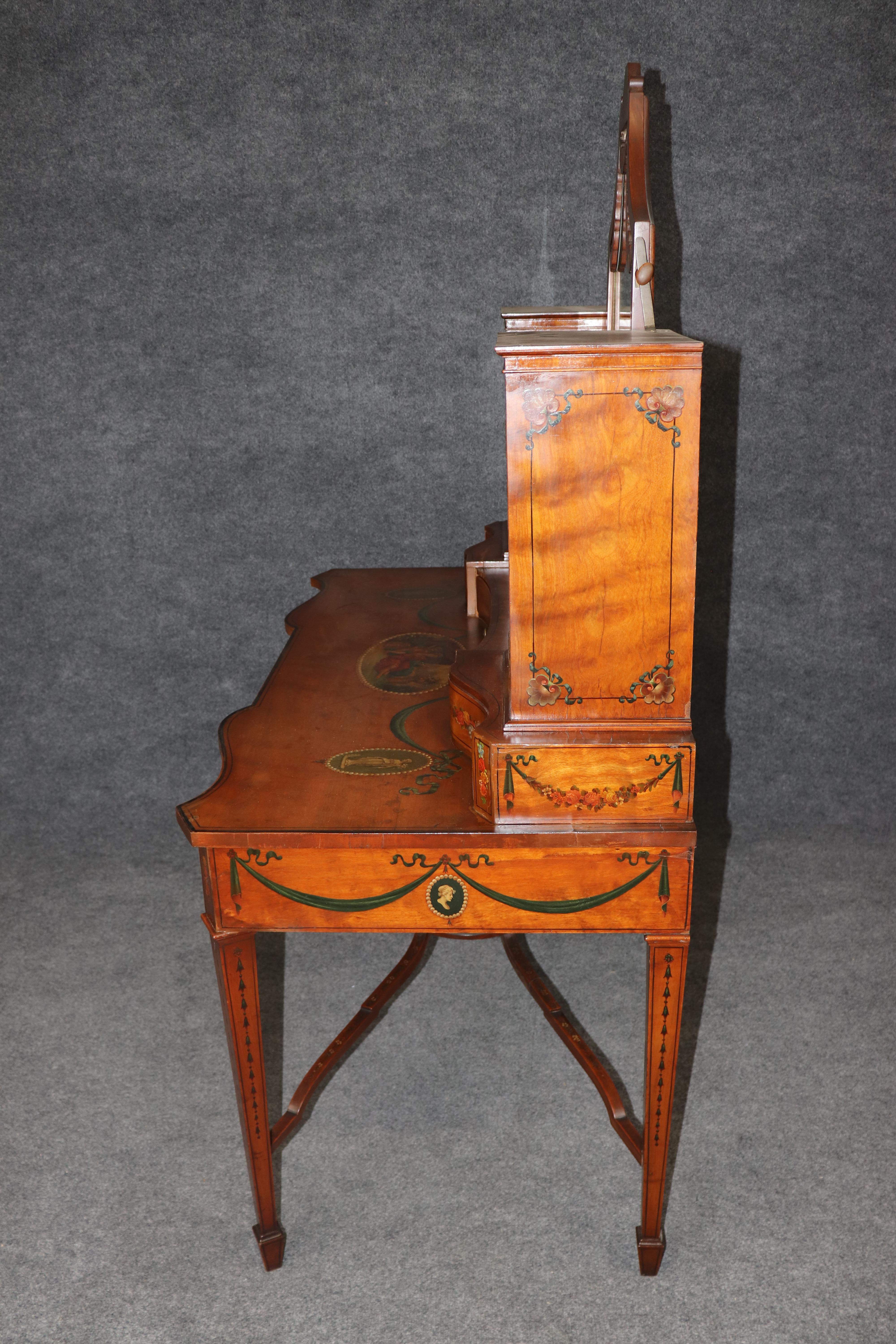 Legno di seta Raro Vanity da donna in stile Adams decorato con vernice in legno di raso, circa 1890 in vendita