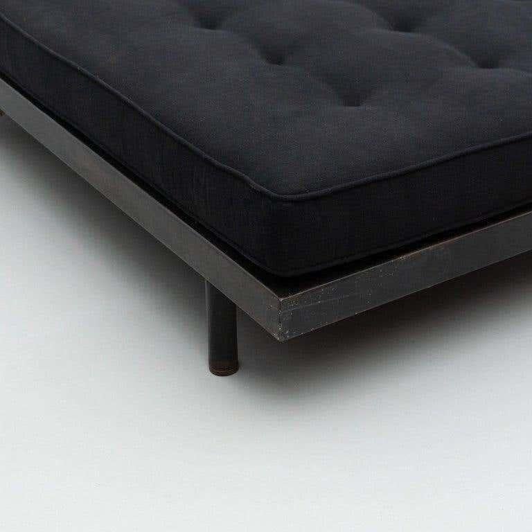 Seltene S.C.A.L. Doppeltes Daybed von Jean Prouvé, um 1950 (Französisch) im Angebot